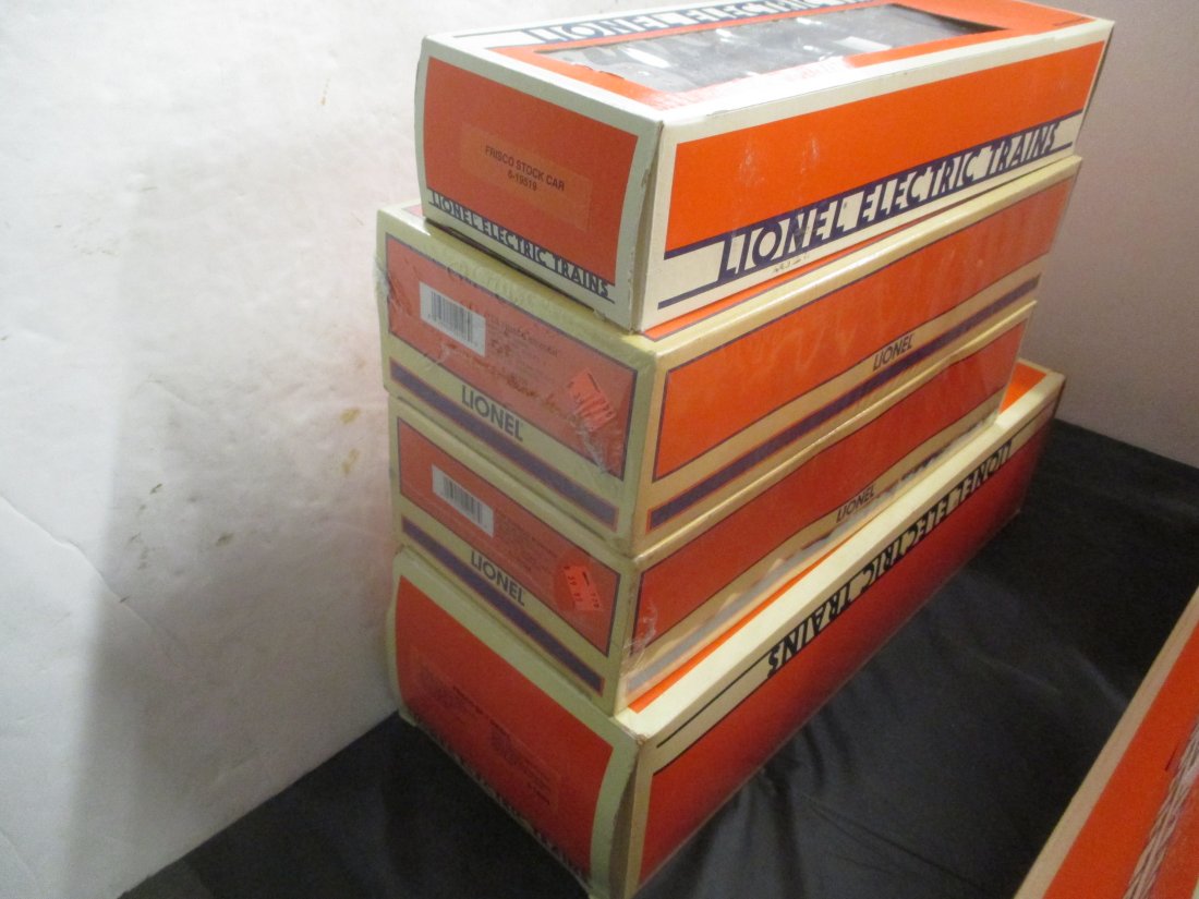 LIONEL FRISCO GP-7 DIESEL AND 3 FRISCO TRAIN CARS (1 of 2)