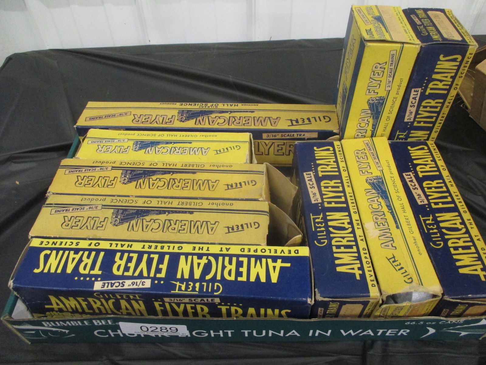 10 AMERICAN FLYER TRAIN CARS IN BOXES (1 of 11)