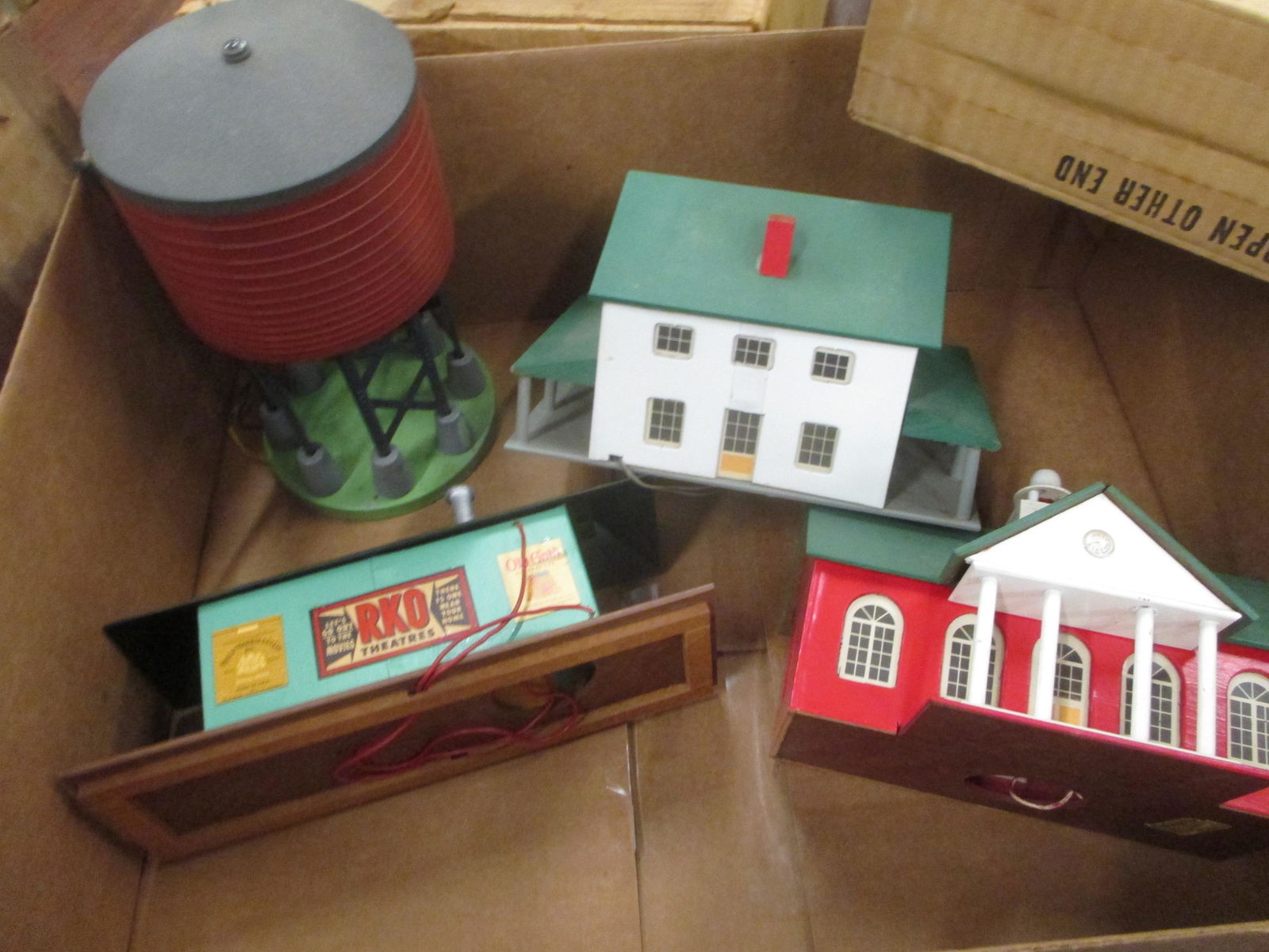 3 AMERICAN FLYER BUILDINGS, 1 WATER TOWER (1 of 2)