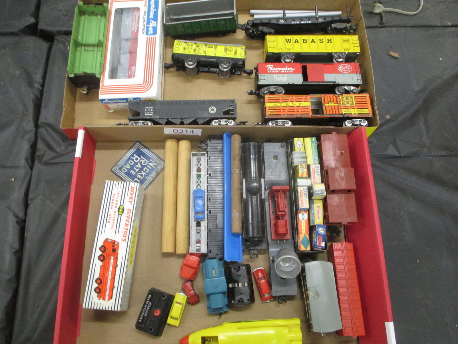 2 BOXES MISC AMERICAN FLYER AND OTHER TRAINS (1 of 3)