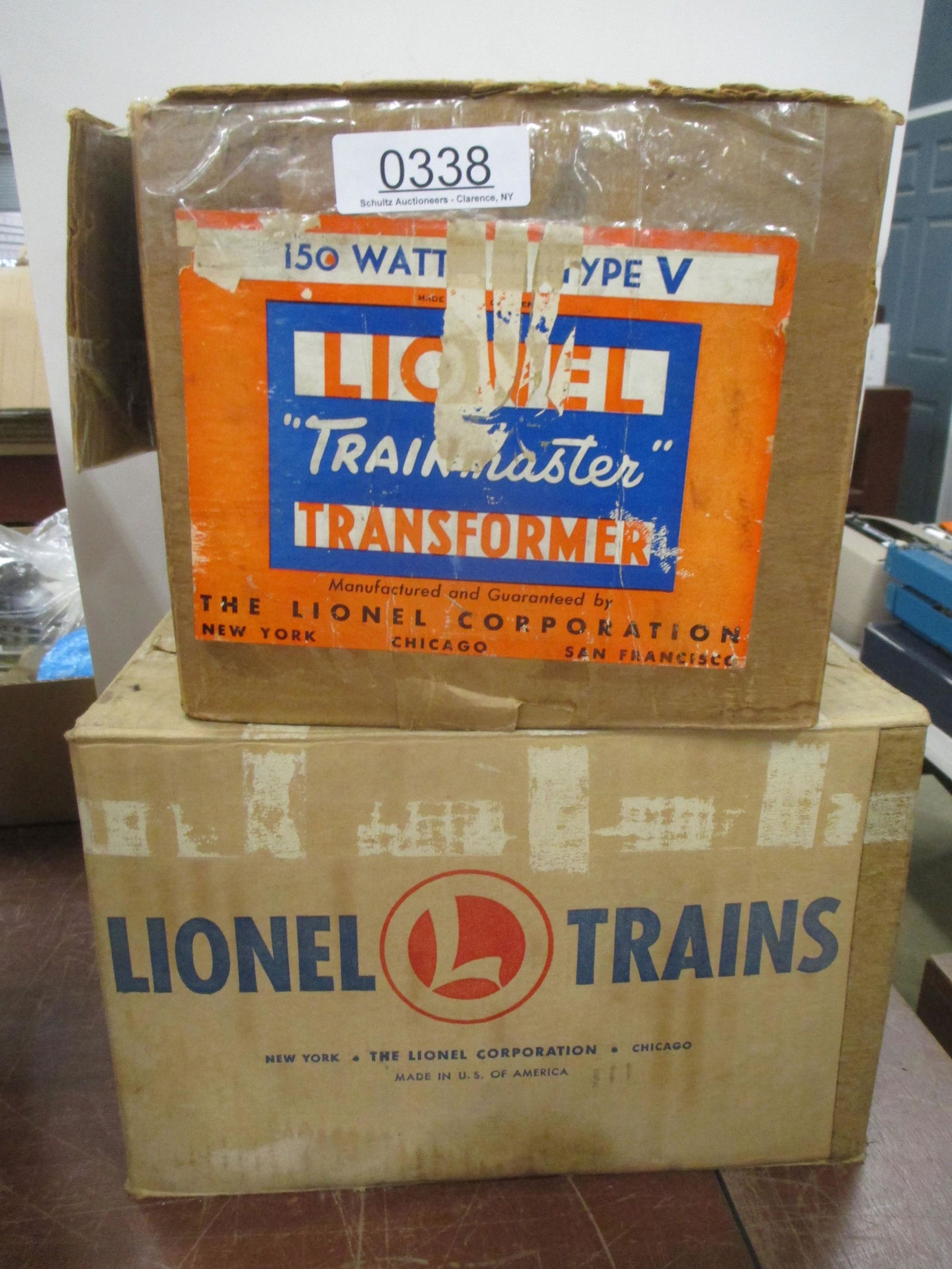 2 LIONEL TRANSFORMERS TYPE V, TYPE ZW (1 of 3)