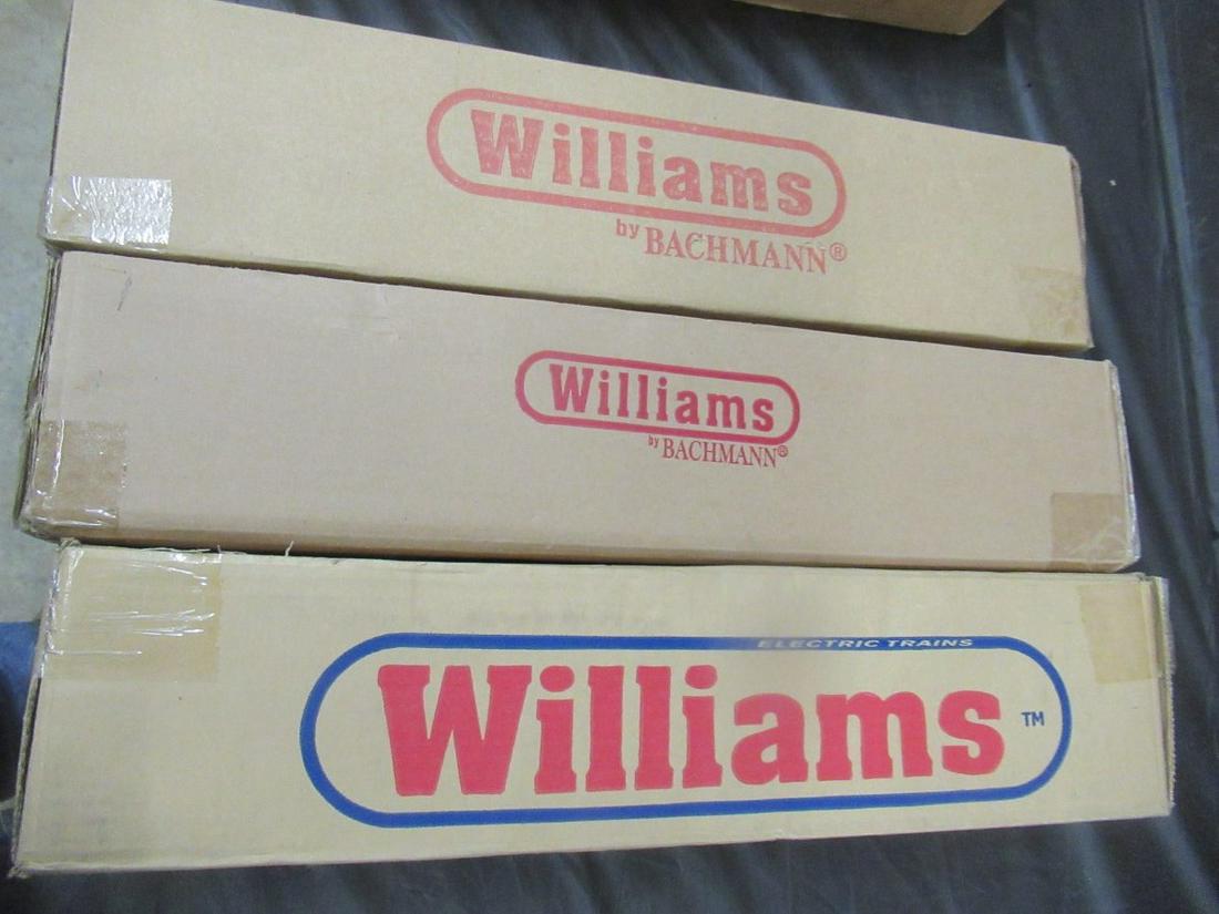 3 WILLIAMS TRAIN CARS IN BOXES: 3 WILLIAMS TRAIN CARS IN BOXES INCLUDING RIO GRANDE POWERED LOCOMOTIVE