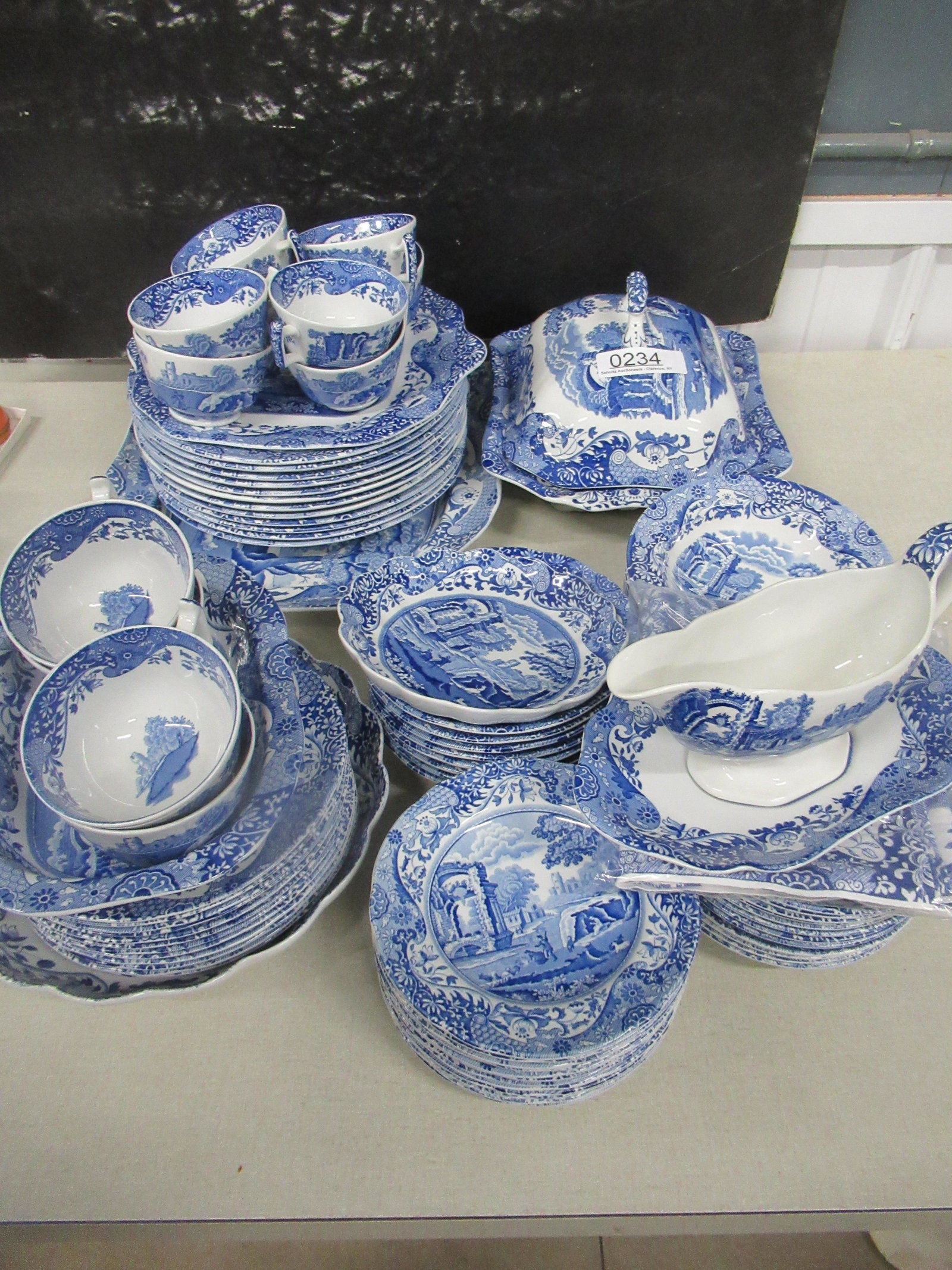 Set of Spode China, England, Italian Spode Design: Set of Spode china, England, Italian Spode design
