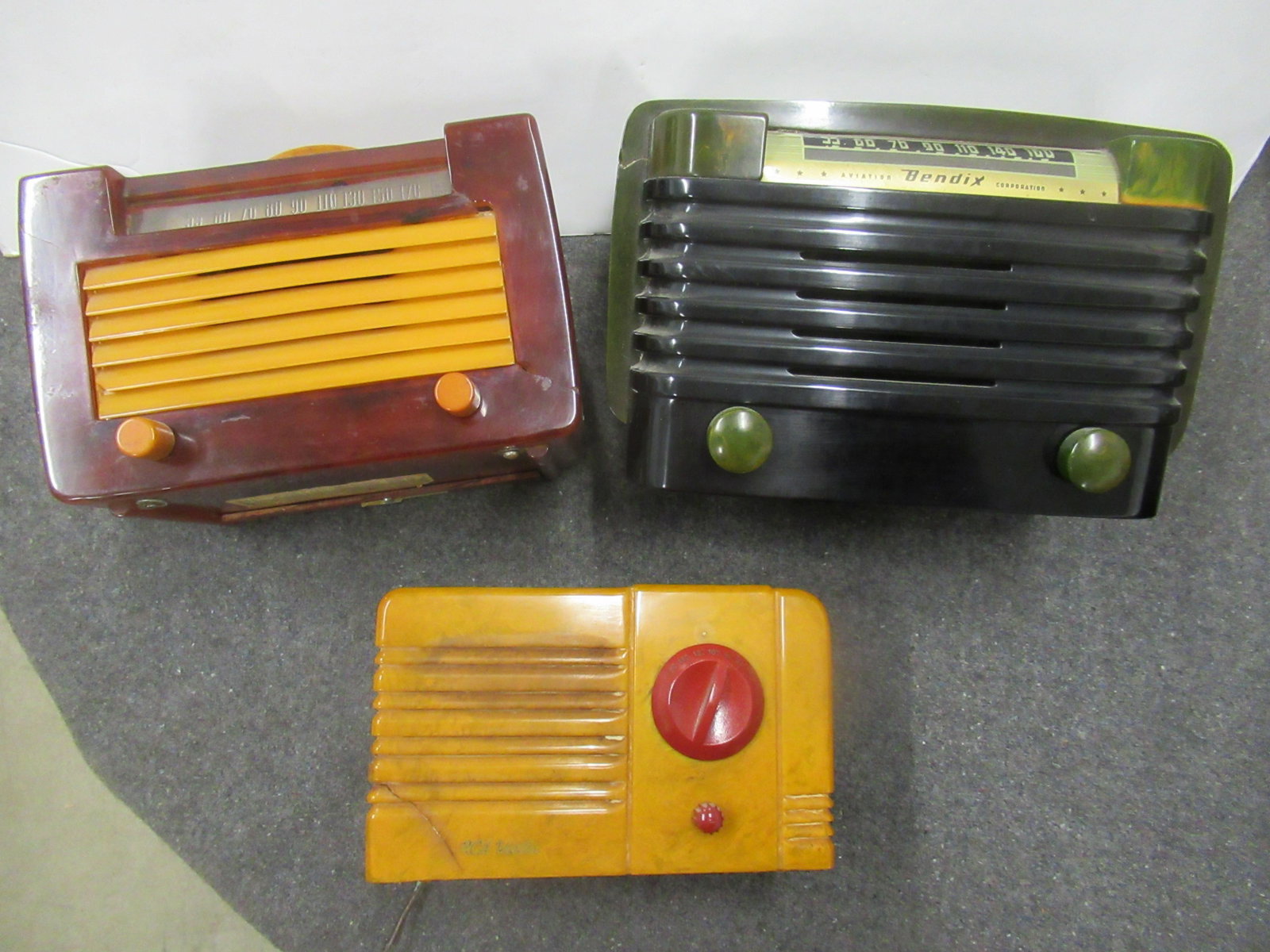 3 Bakelite Case Tube Radios, RCA, Bendix, GE: 3 Bakelite Case Tube Radios, RCA, Bendix, GE