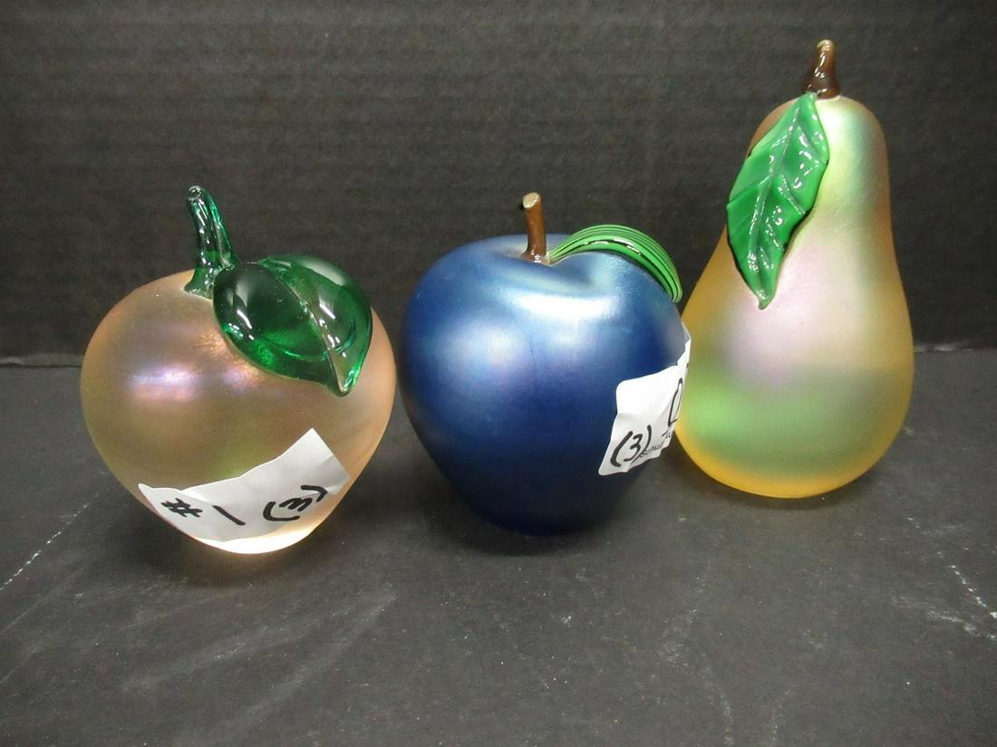3 Hand Blown Art Glass Fruit by Orient and Flume: 3 Hand Blown Art Glass Fruit by Orient and Flume, Approx. 4.75" x 2.5"