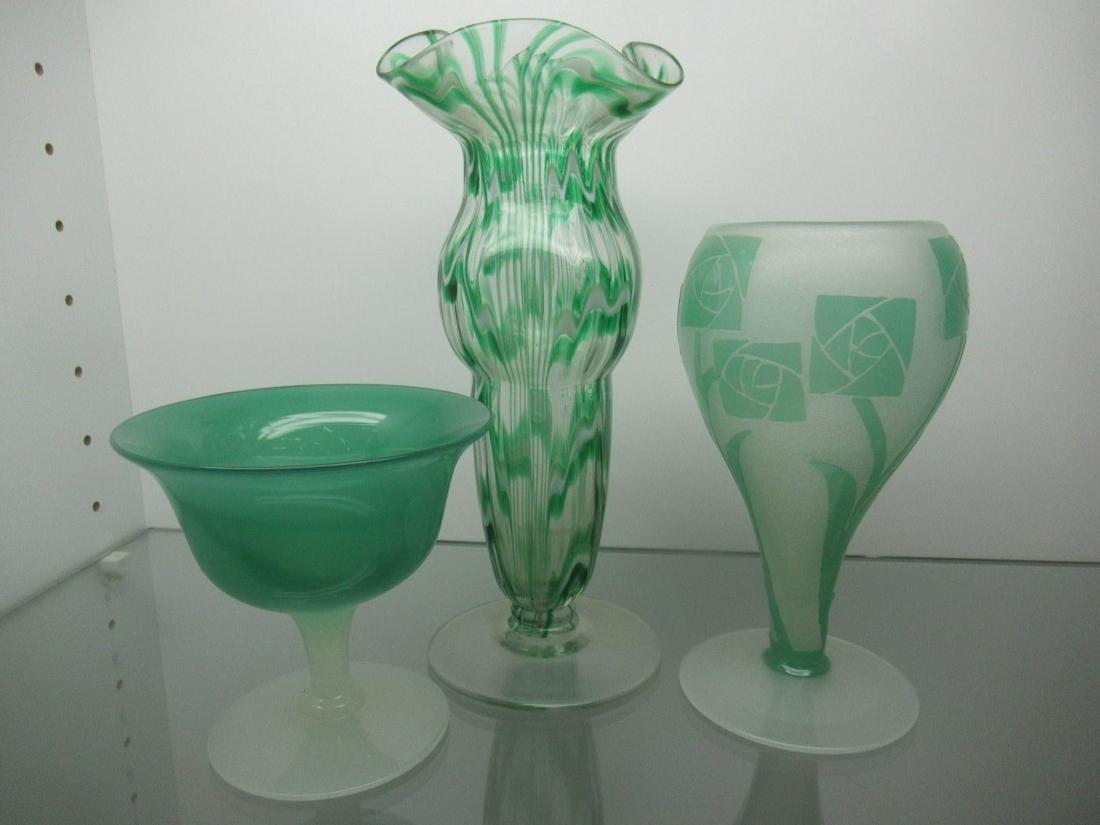 3 pcs. Art Glass incl. Steuben Sherbet & Vase: 3 pcs. Art Glass incl. Steuben Sherbet and Signed Steuben Vase