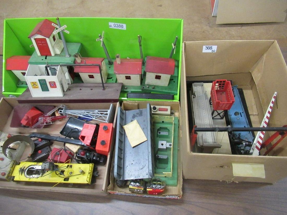 Group of Lionel Train Layout Accessories: Group of Lionel Train Layout Accessories incl. Buildings with Crossing Gate
