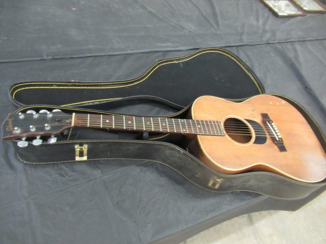 Gibson Acoustic Guitar in as found condition: Gibson Acoustic Guitar in as found condition