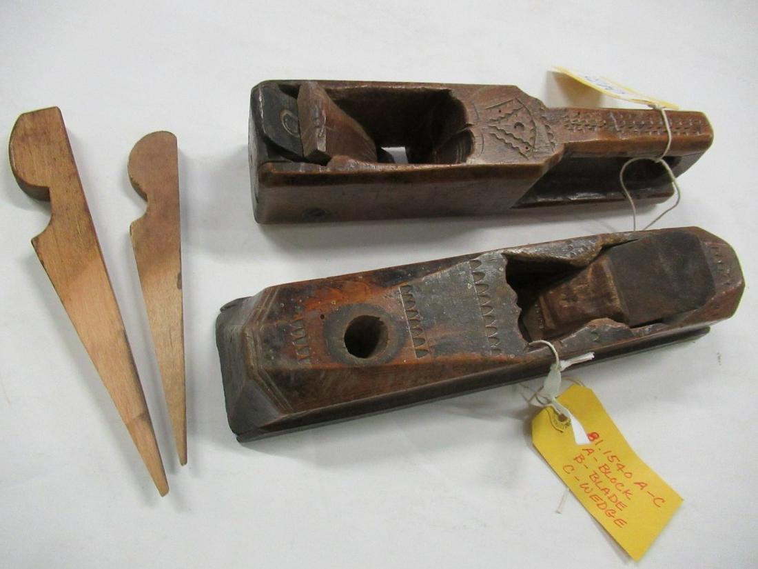 2 Very Early Wood Planes (1 of 7)