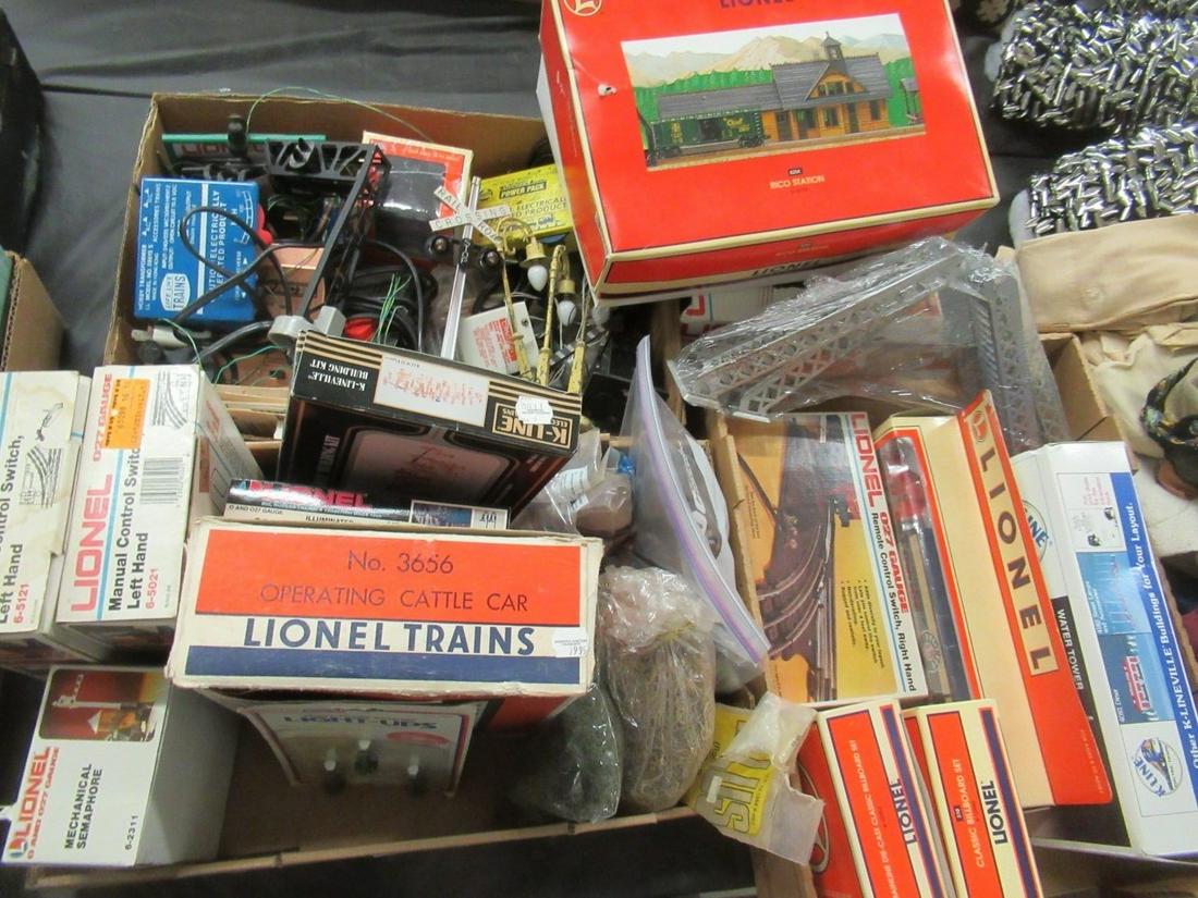 Lionel Trains and Accessories (1 of 7)
