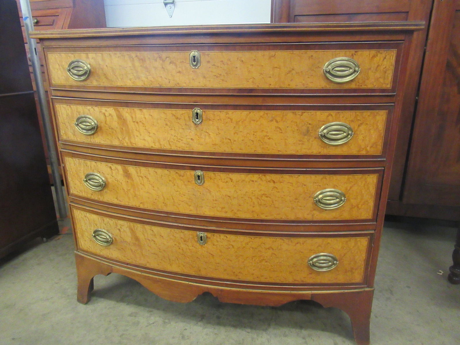 4 Drawer Bow Front Dresser (1 of 6)