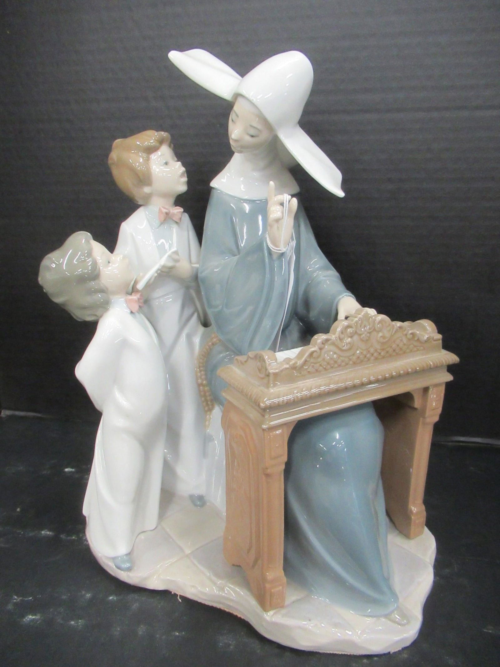 Lladro Figure of Song Lesson #4973 (1 of 2)