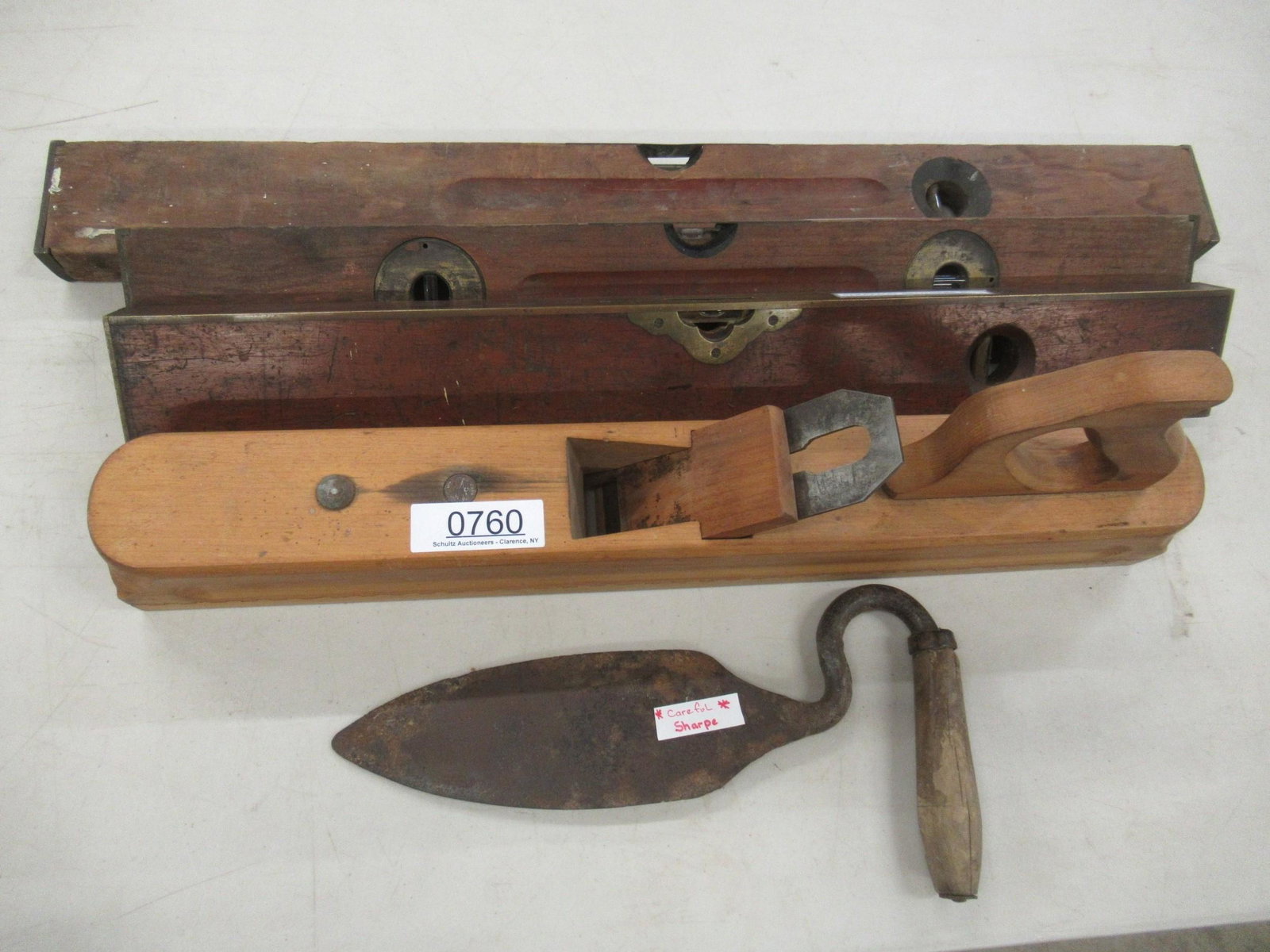 2 Stanley Planes, 1 Stratton Bros Plane, etc: 2 Stanley Planes, 1 Stratton Bros Plane,1 Large Wood Block Plane, and Scraper -