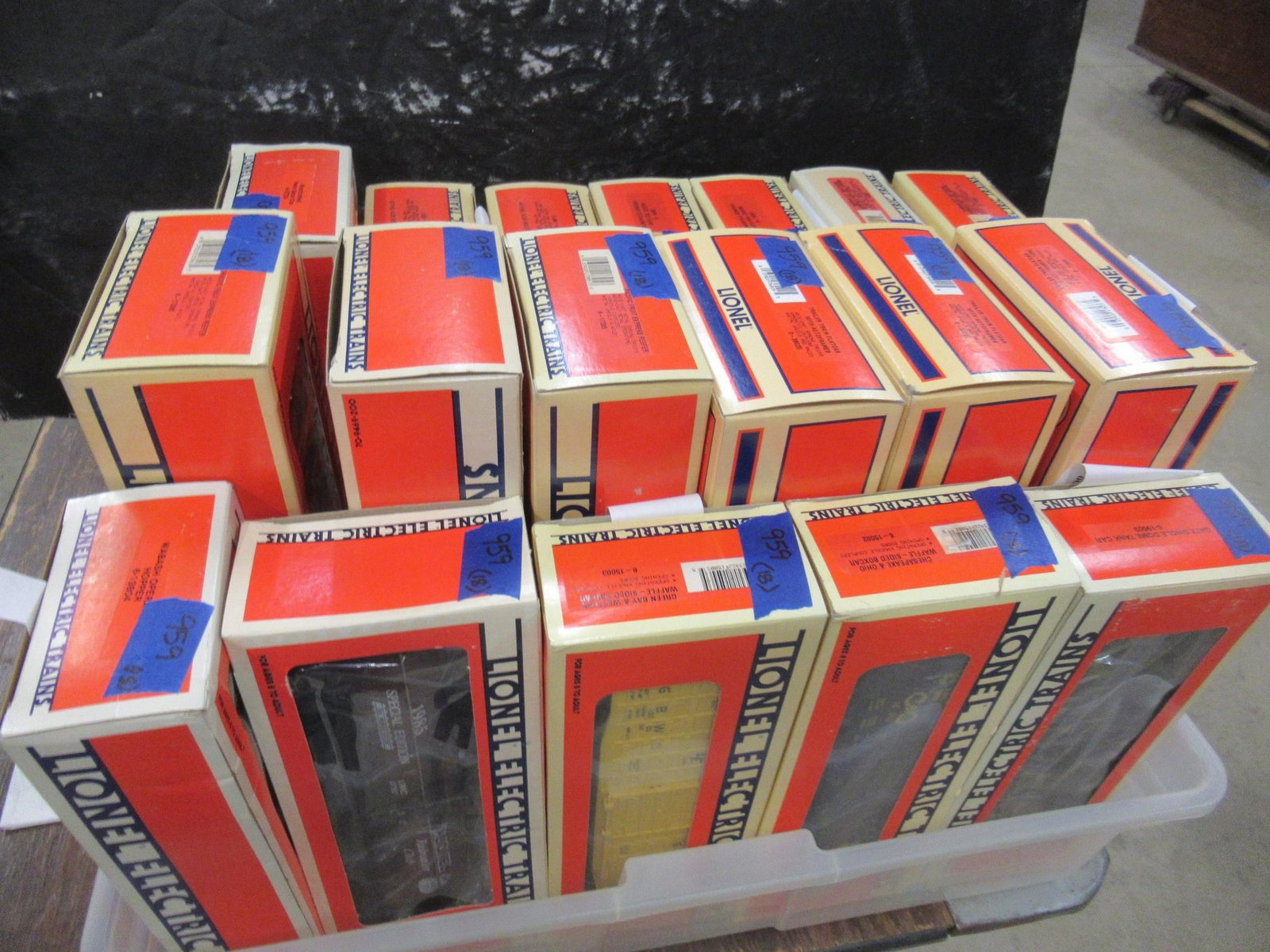 Group of Lionel Train Cars in Boxes: Group of Lionel Train Cars in Boxes Approx. 18pcs. Incl. Reefer, Flat Cars, Gondola, etc. -