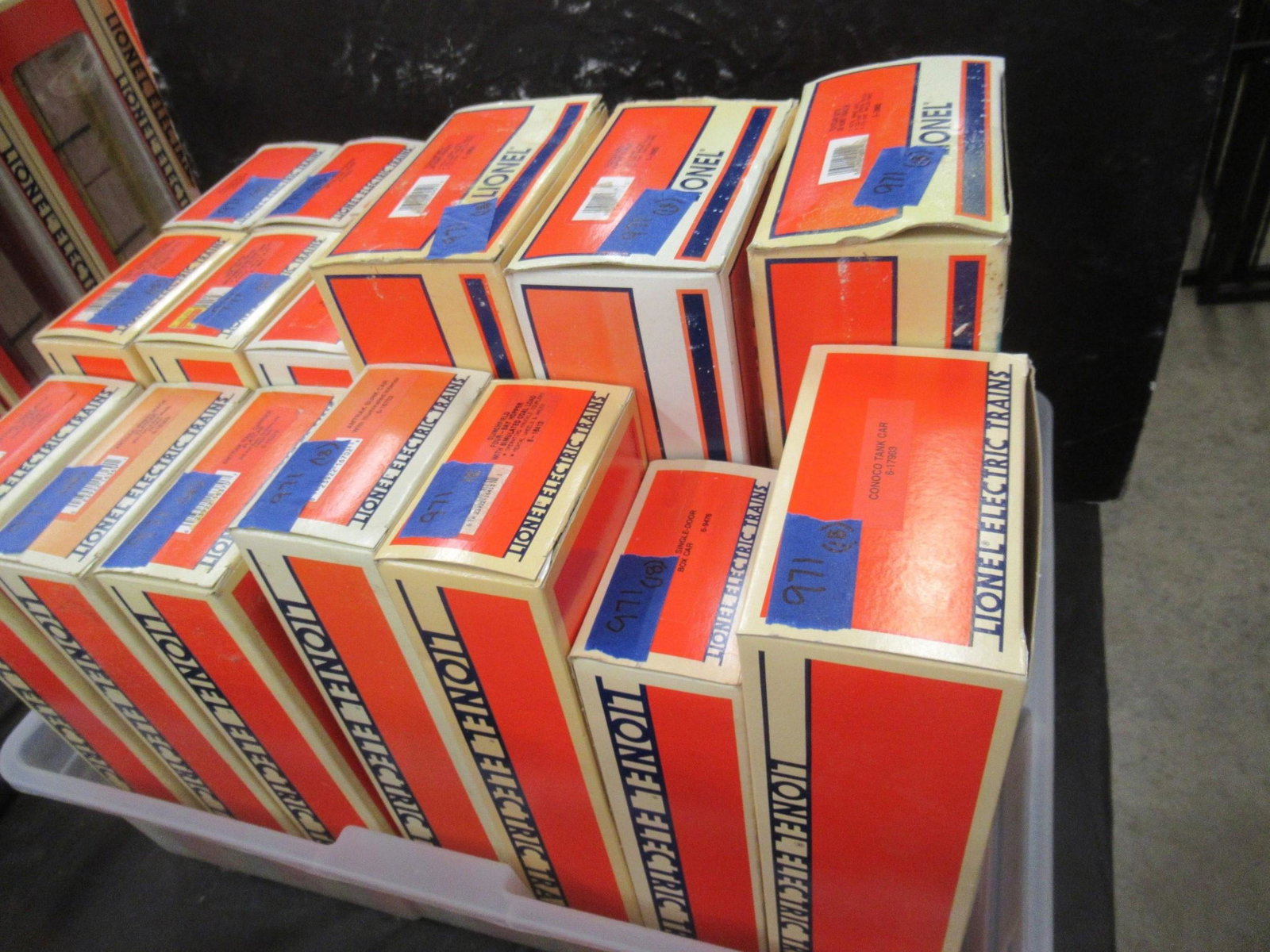 Lionel Train Cars in Boxes: Lionel Train Cars in Boxes Approx. 18pcs incl Flat Cars, Bunk Cars, Hoppers, Etc -