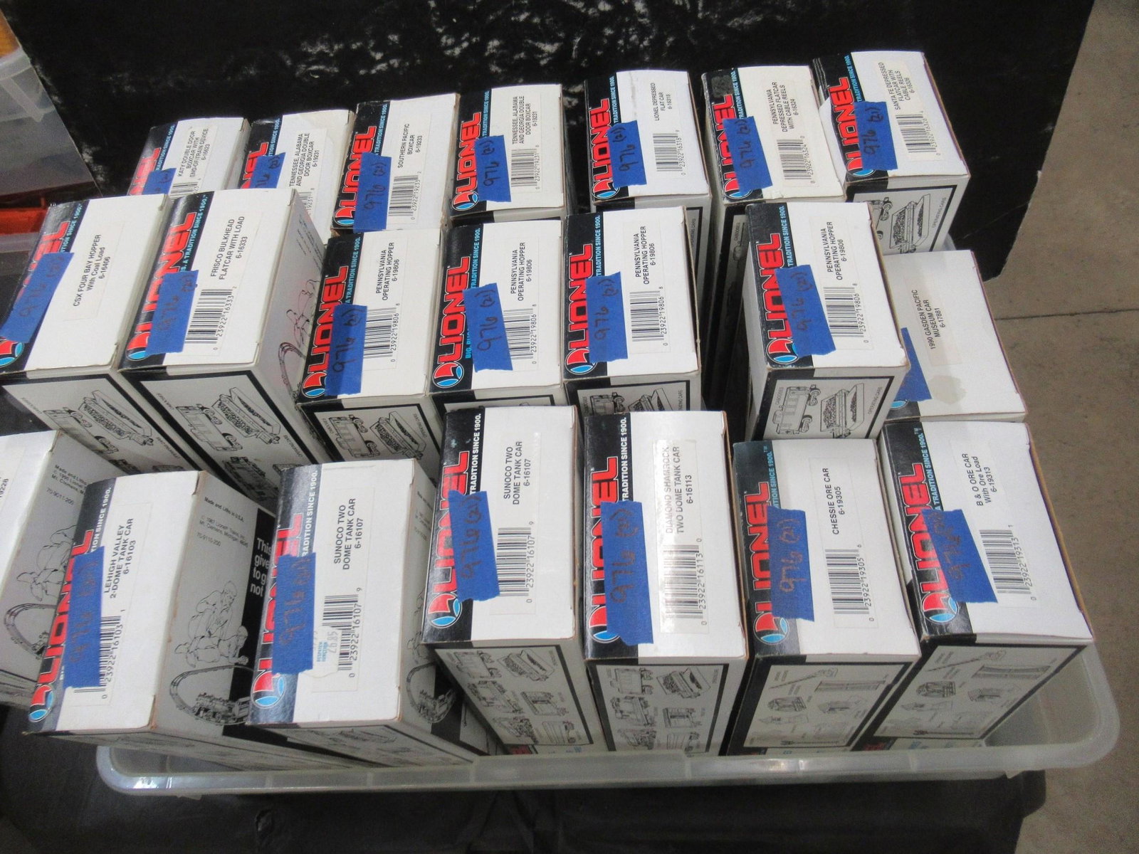 Lionel Train Cars in Boxes: Lionel Train Cars in Boxes Approx. 21pcs. Incl. Box Cars, Dome Tank Cars, Hoppers, Etc -
