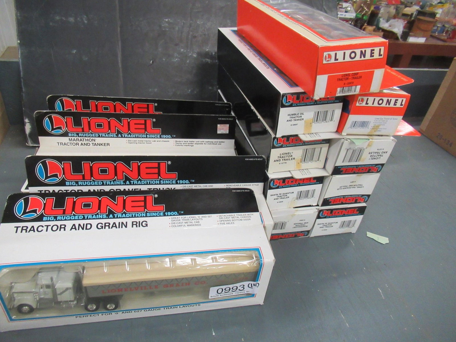 Lionel Tractor Trailers, Approx. 14 pcs.: Lionel Tractor Trailers, Approx. 14 pcs. -