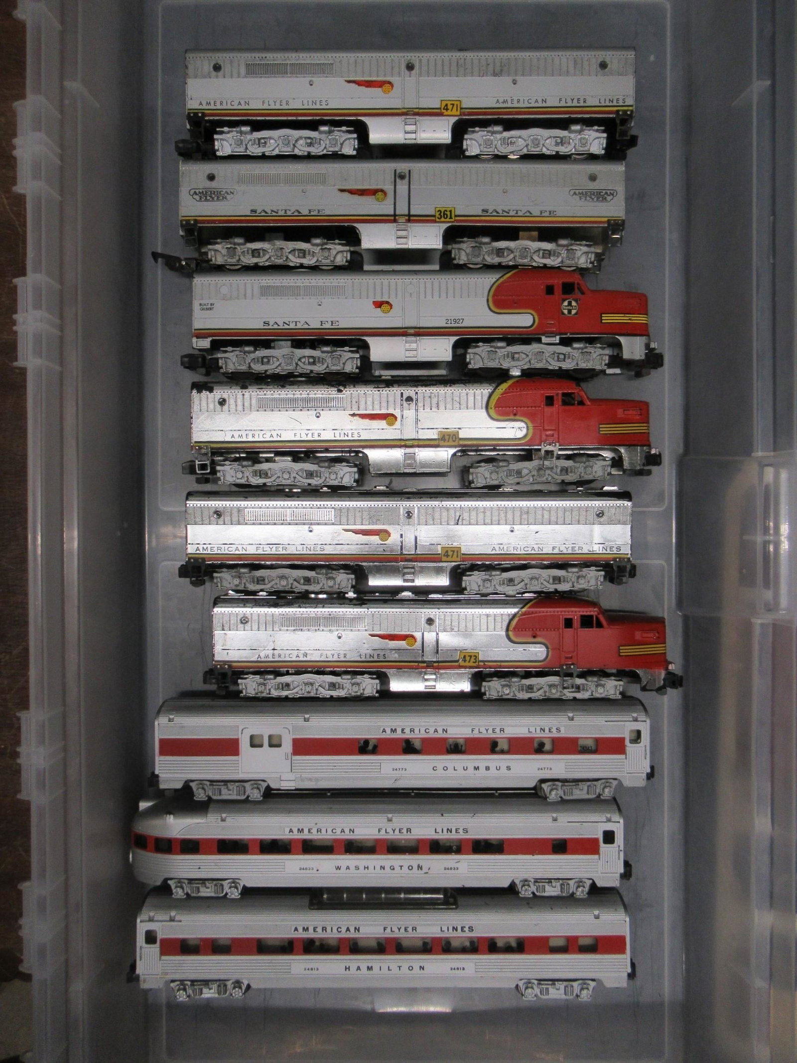 American Flyer Train Cars: American Flyer Train Cars, Approx. 9 pcs incl Santa Fe -