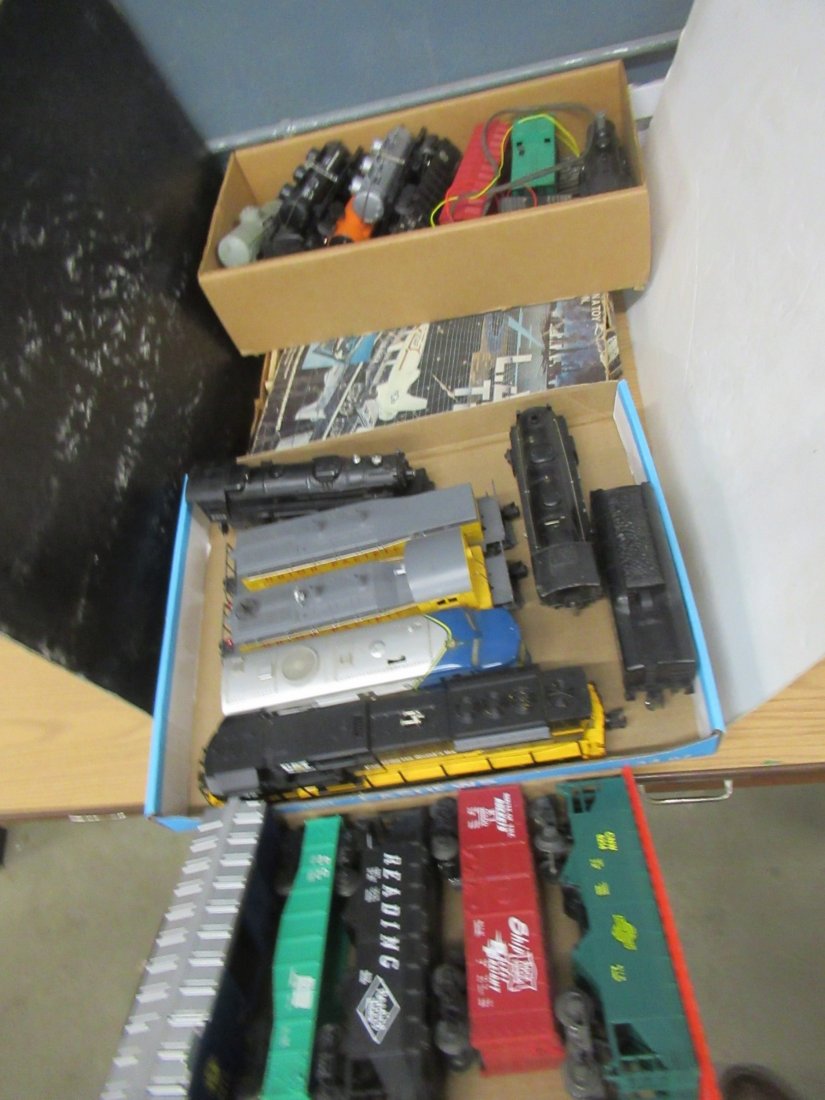 Lot of Train Cars incl. Lionel: Lot of Train Cars incl. Lionel, Lionel Laser Train Box Set -
