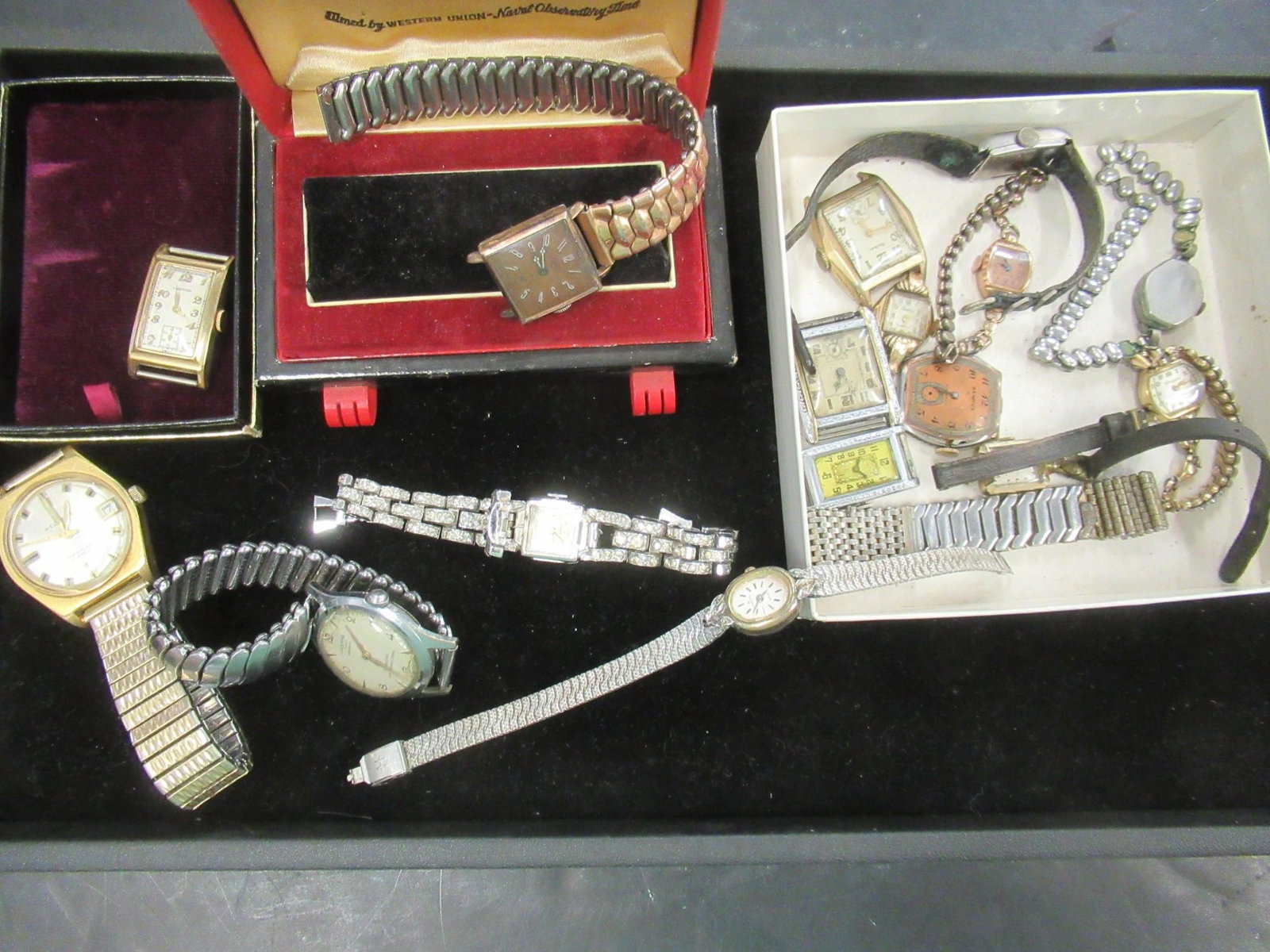 Misc Tray of Mens Wristwatches: Misc Tray of Mens Wristwatches incl Parker, Lucerine, Croton, etc -