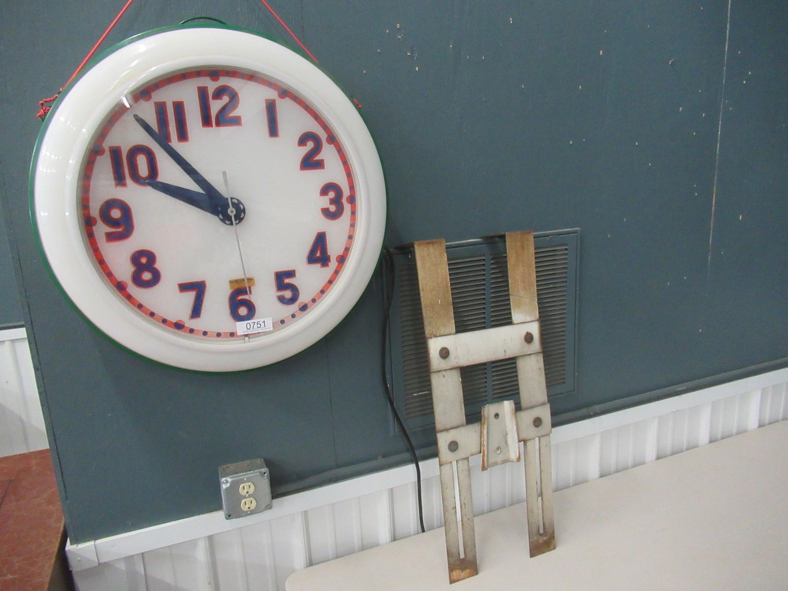 Electric Neon Clock Cleveland Ohio: Neon Clock Marked Electric Neon Clock Cleveland OH - Approx. 26" diam