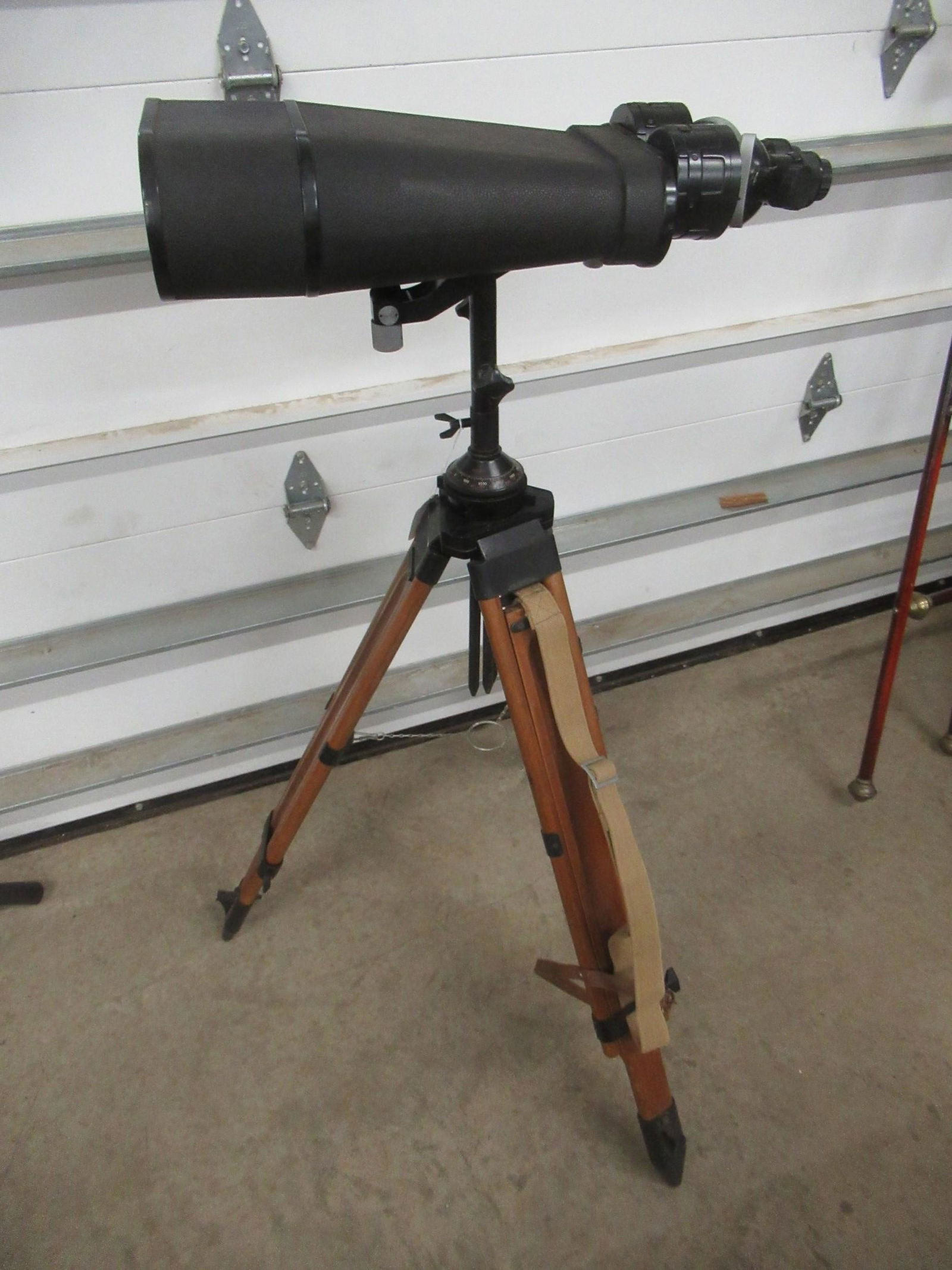 Chinese Military WYJ Binoculars 65-25-40, Zeiss Design: Chinese Military WYJ Binoculars 65-25-40, Zeiss Design with tripod and carrying case, manual -