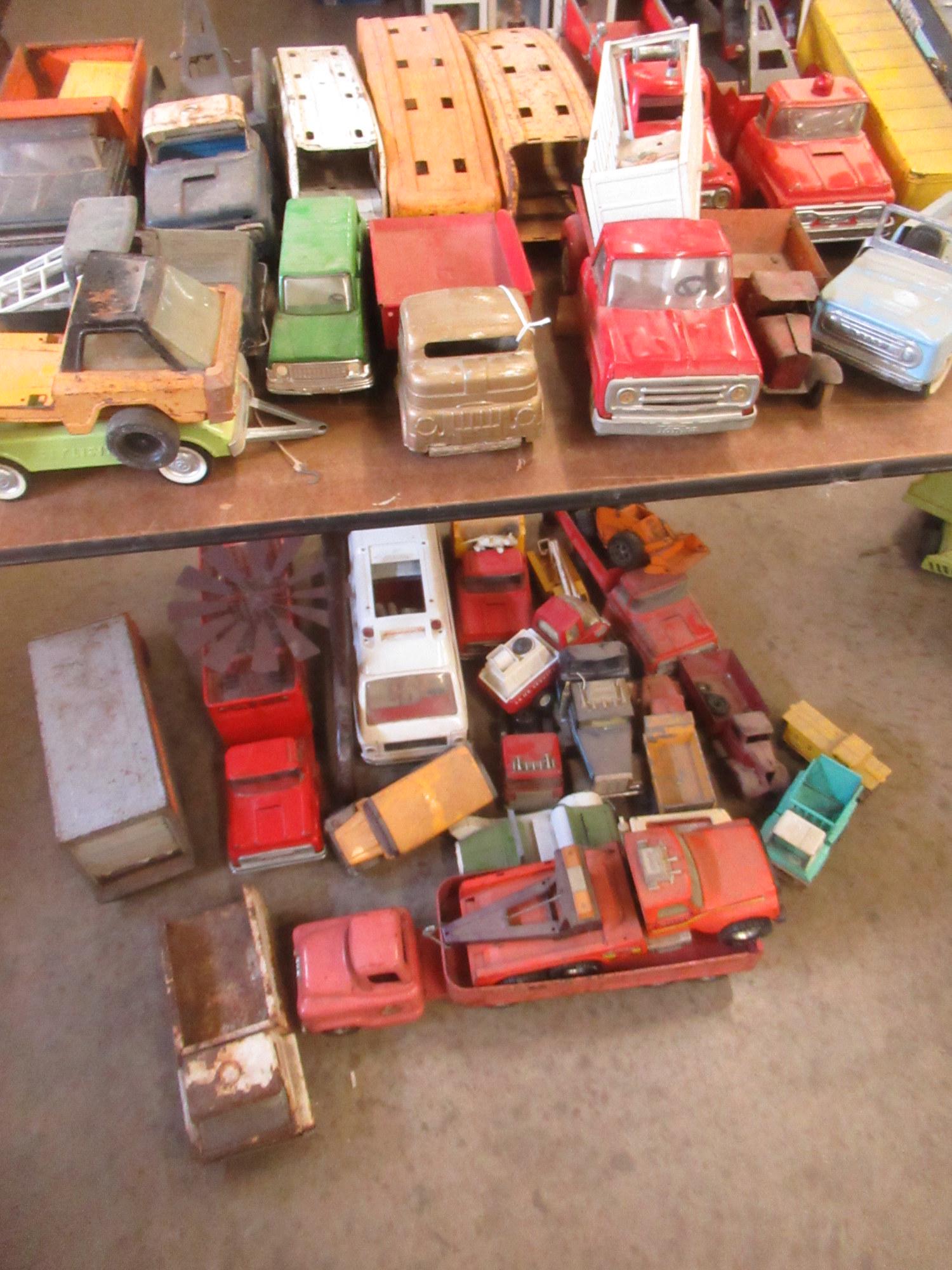 Large Lot of Metal & Plastic Cars & Trucks (1 of 4)