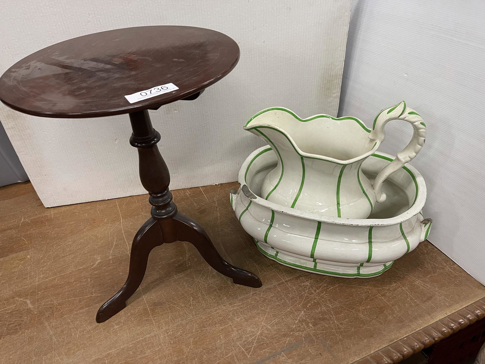 Round Lamp Table & Pitcher & Bowl: Round Lamp Table, Tilt Top, Queen Anne Style, Pitcher and Bowl - Approx 21 x 15 diameter