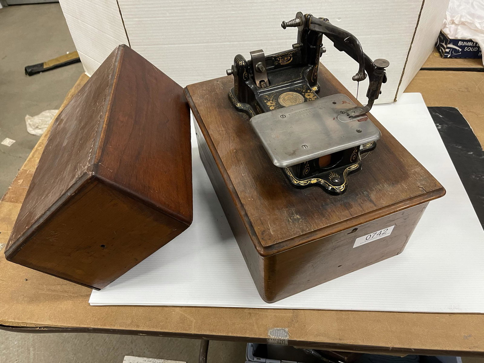 Wheeler & Wilson Bridgeport CT Sewing Machine #44: Wheeler & Wilson Bridgeport CT Sewing Machine #44 - Approx 13 x 11.5 x 16