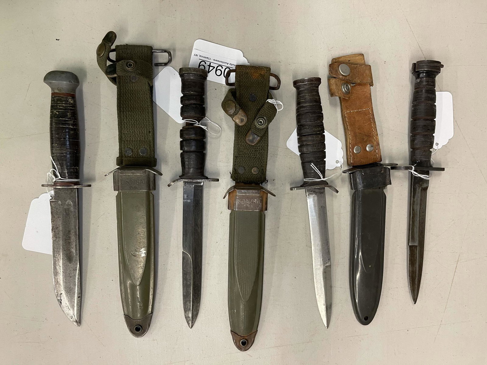 3 Knives and 1 Bayonet, 3 with Scabbards: 3 Knives and 1 Bayonet, 3 with Scabbards - Approx 12" long