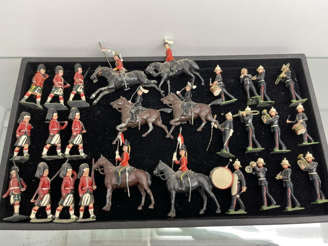 Group of Britain Toy Soldiers incl. Marching Band (1 of 1)