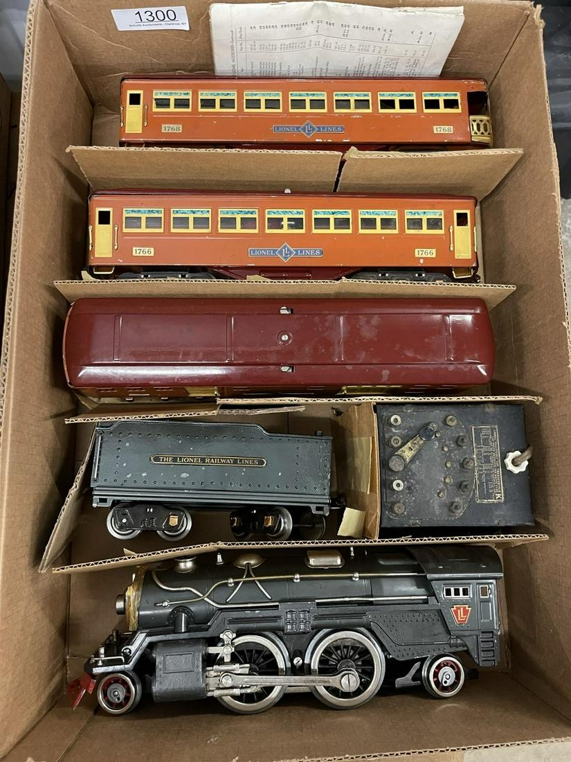 Lionel Lines Train Set, Engine 385E (1 of 8)