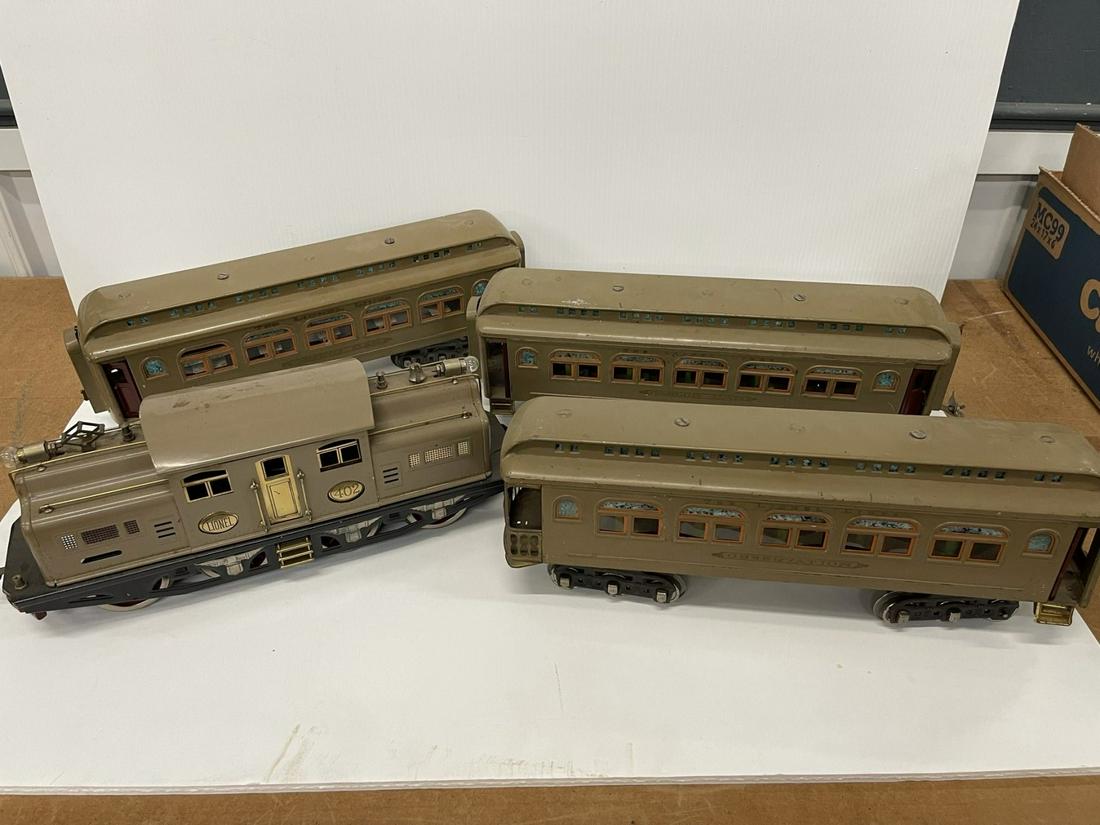 Lionel Lines Engine #402 Plus 3 Train Cars (1 of 7)
