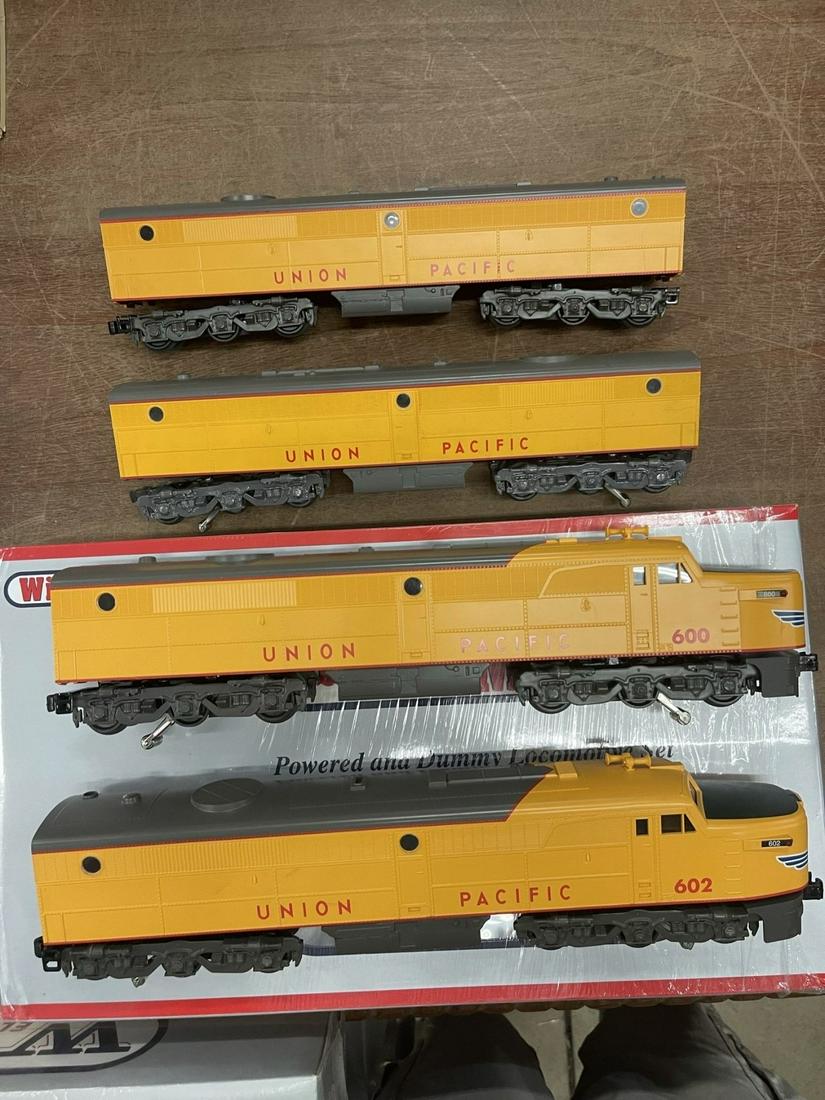 Williams Trains, Union Pacific Powered + Dummy (1 of 4)