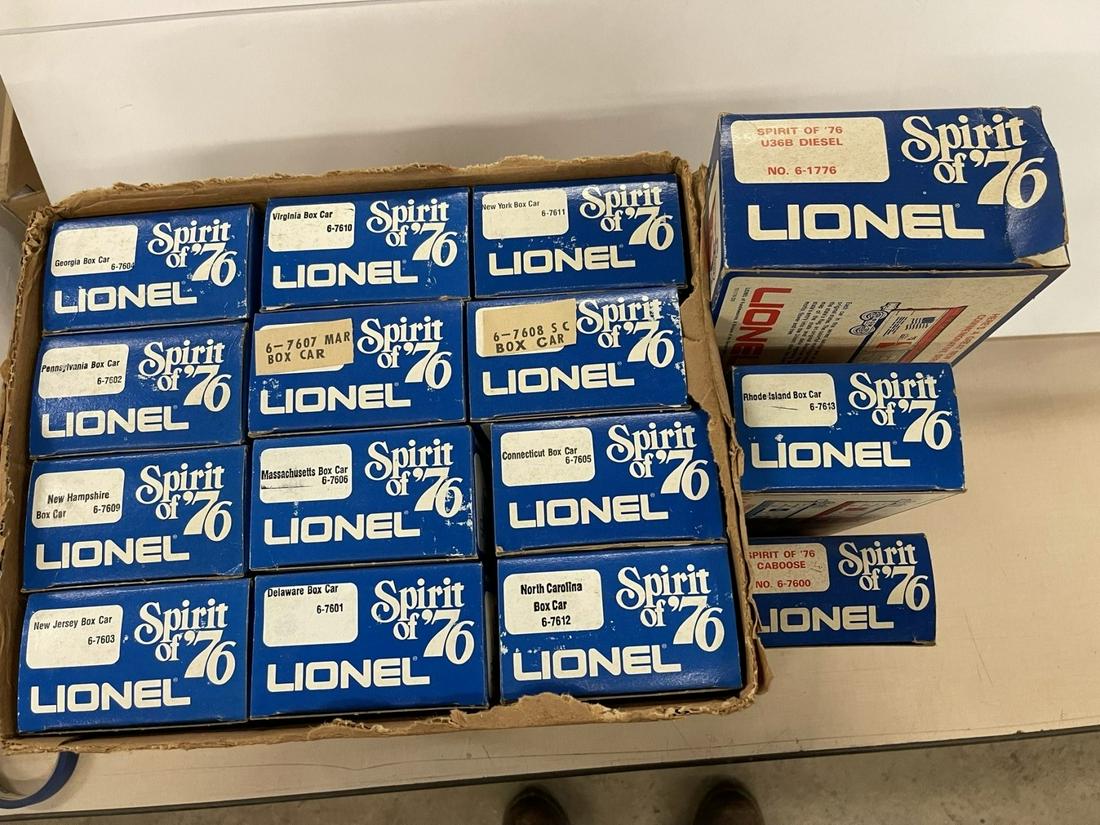 Lionel Spirit of 76 Diesel and 14 cars: Lionel Spirit of 76 Diesel and 14 cars in Original boxes -
