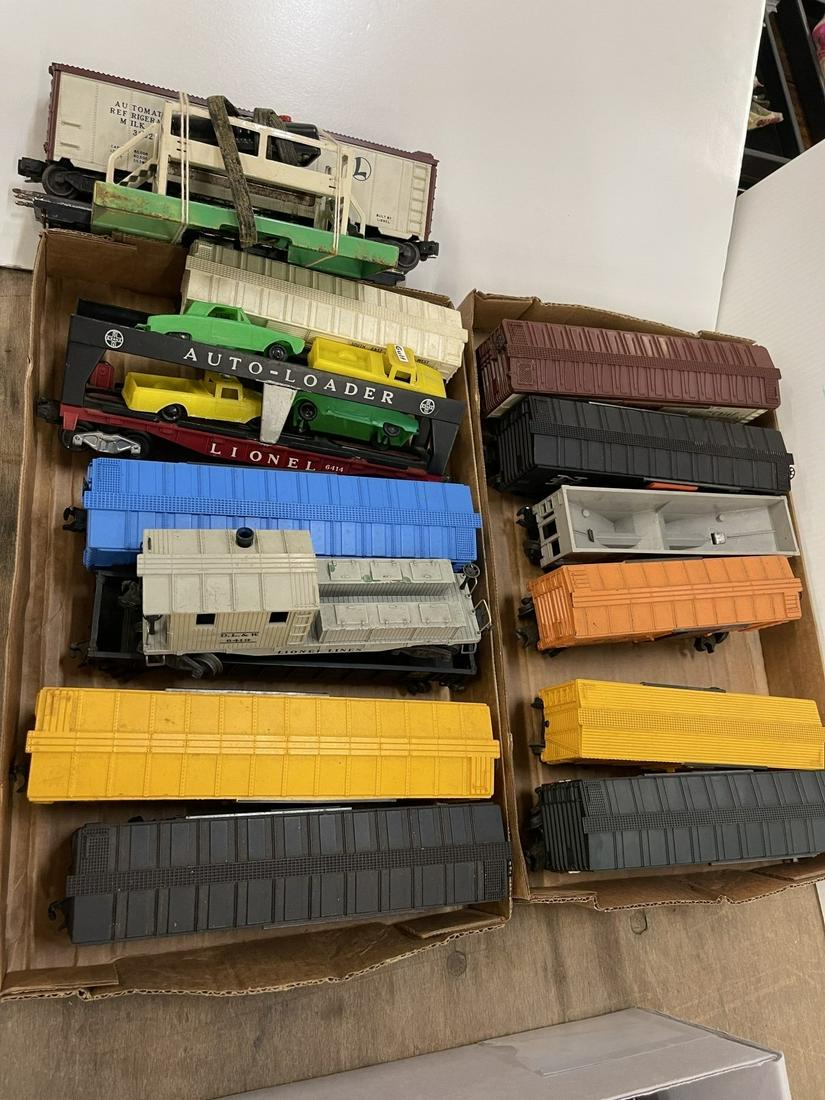 2 Box Light Lionel Train Cars, Box Cars, etc (1 of 3)