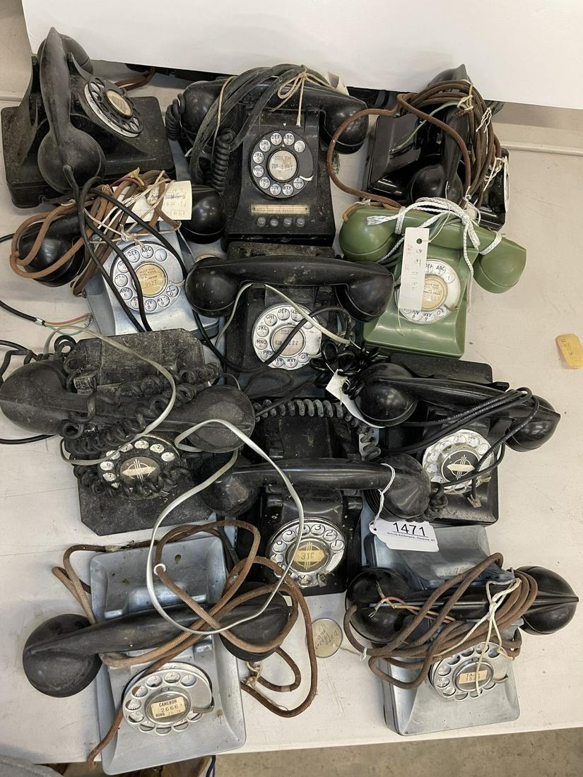 11 Desk Telephones, Mostly Black (1 of 5)