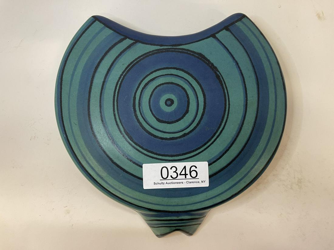 Glidden Pottery Wall Pocket (1 of 3)