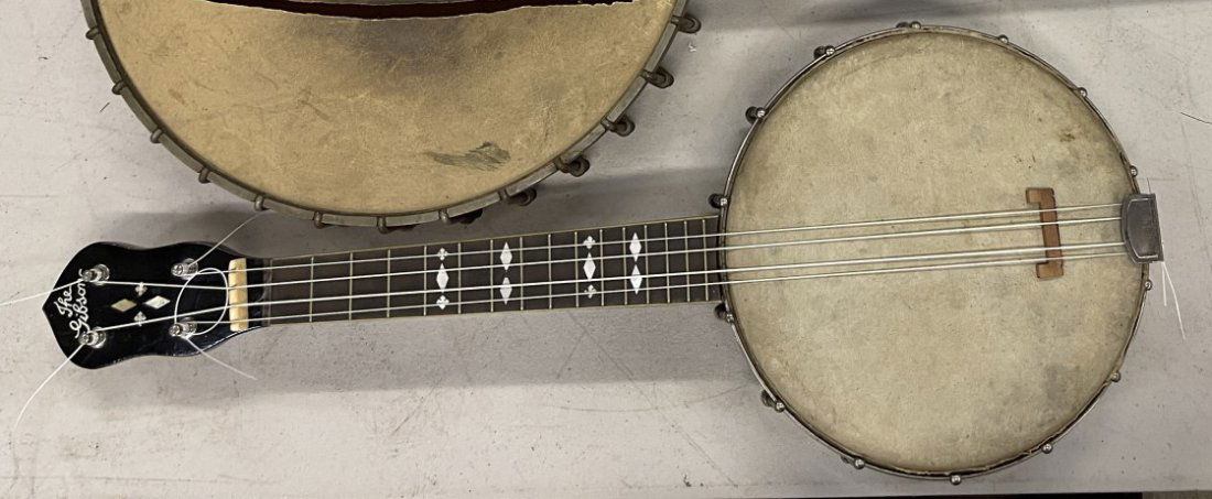 The gibson top banjo ukulele