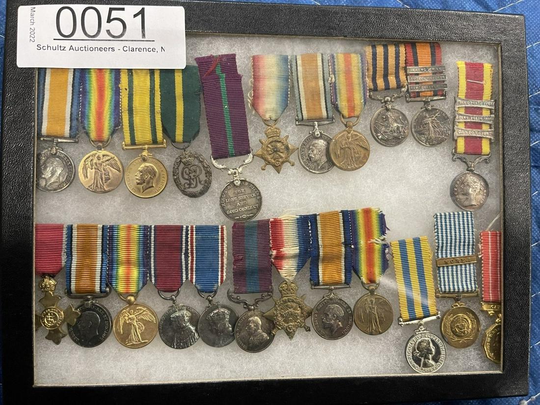 Group of Military Medals incl. Korea, Canada: Mixed tray of Military Medals incl. Korea, Canada, etc. -