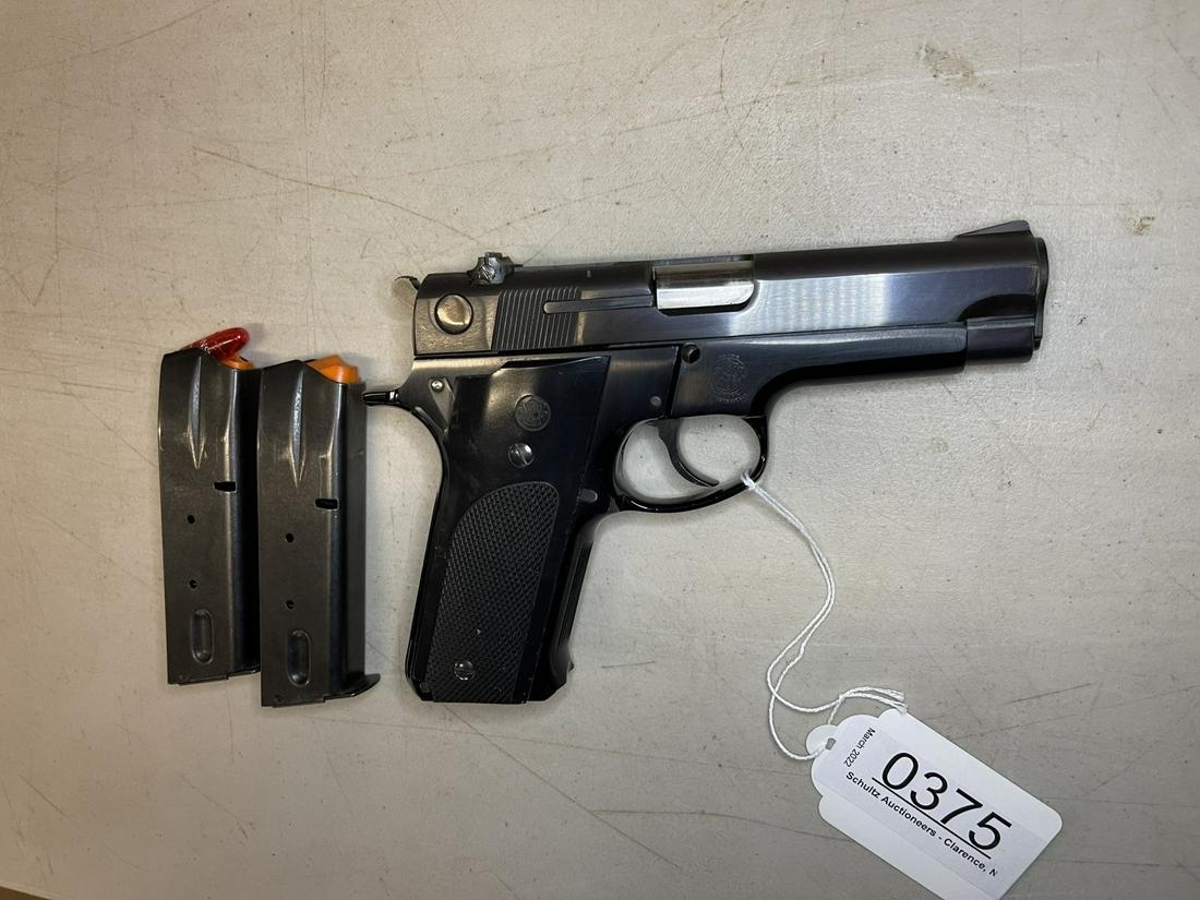 Smith & Wesson Model 59 Pistol #A557933: Smith & Wesson Model 59 Pistol 9mm Serial #A557933 w/ Extra Magazine. If sold in NYS to non FFL, not able to provide the magazine.
