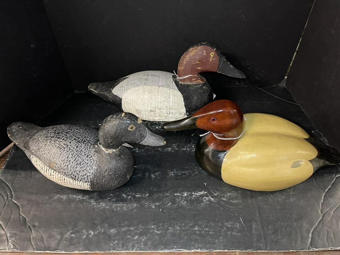 3 Hand Carved Decoys incl. Ken Harris: 3 Hand Carved Decoys incl. Ken Harris - Ken Harris approx 16" l x 7" h x 7" w
