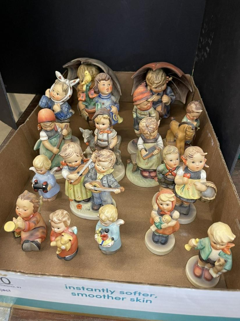 Group of Hummels: Group of Hummels, approx 17 pcs -