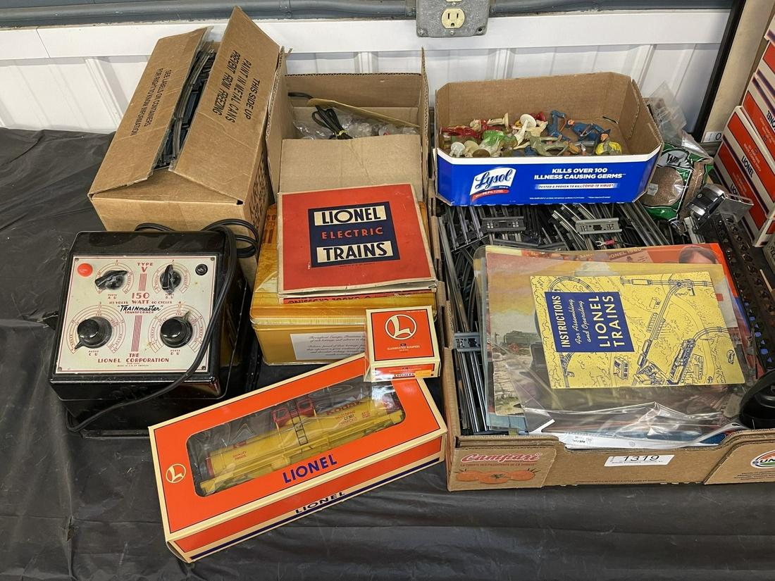 Lionel Type V Transformer, Track, etc (1 of 8)