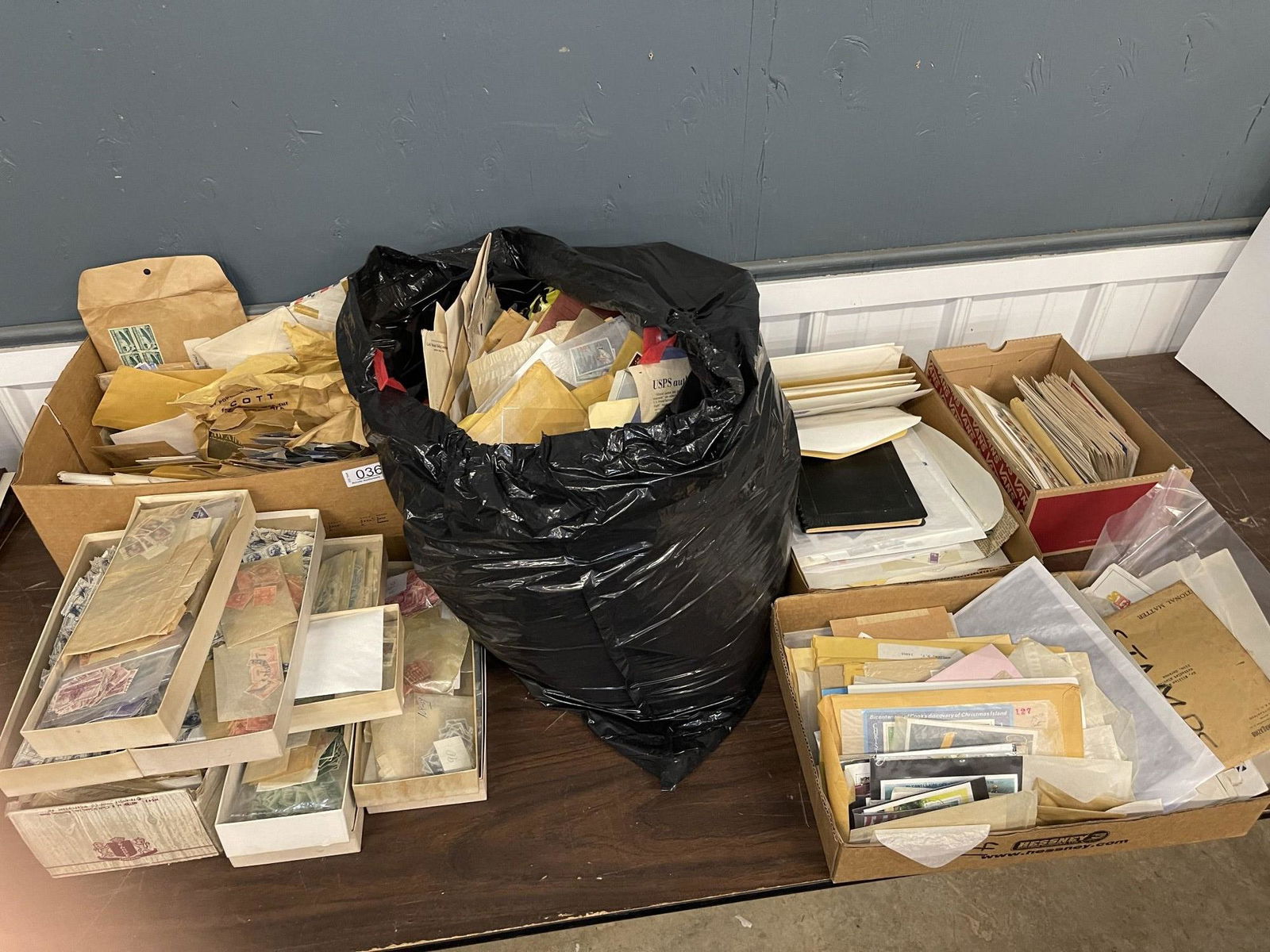 Large Lot Used US and Foreign Stamps, etc (1 of 20)