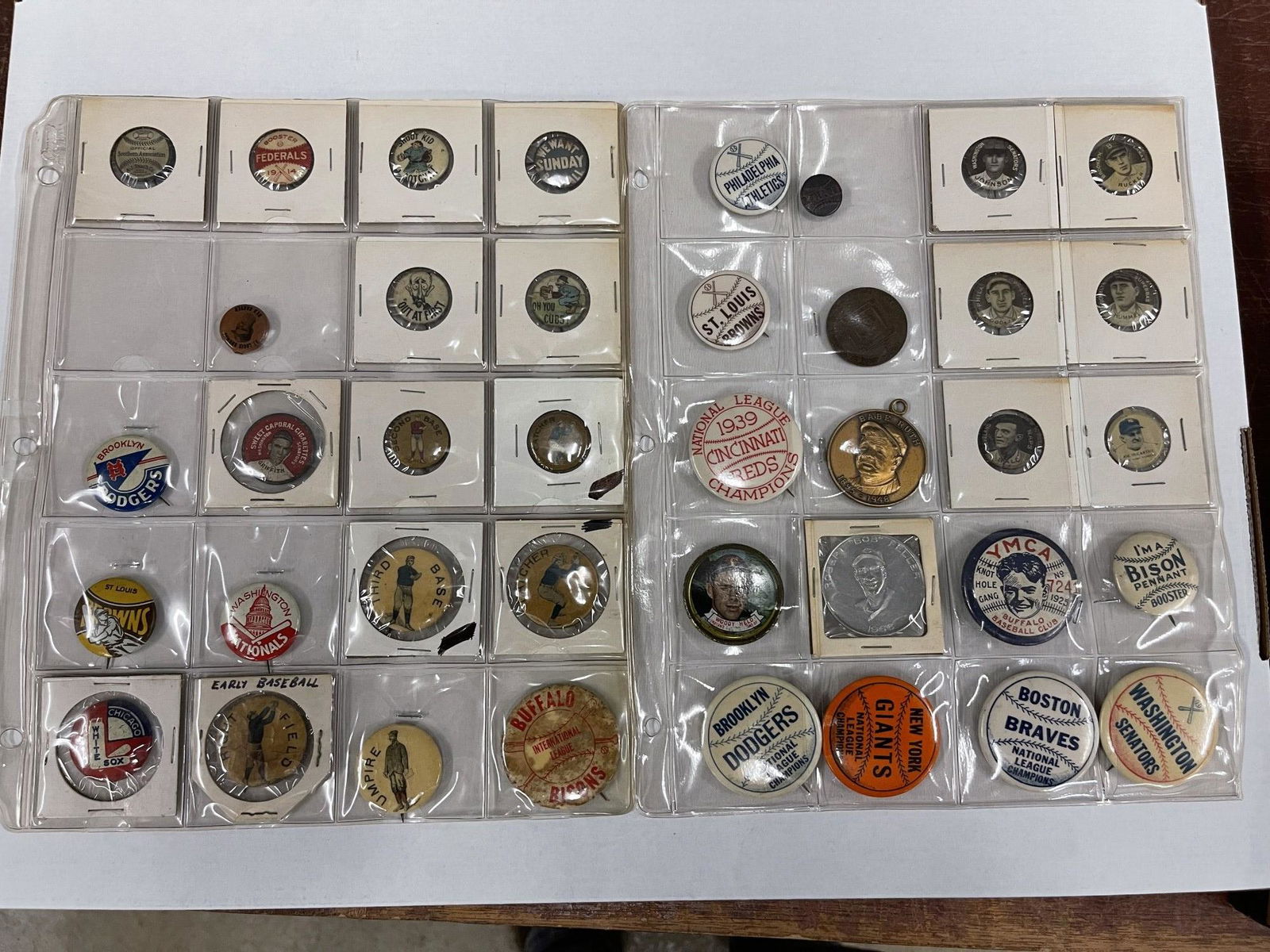 Baseball Button Lot incl. Early Buttons (1 of 9)