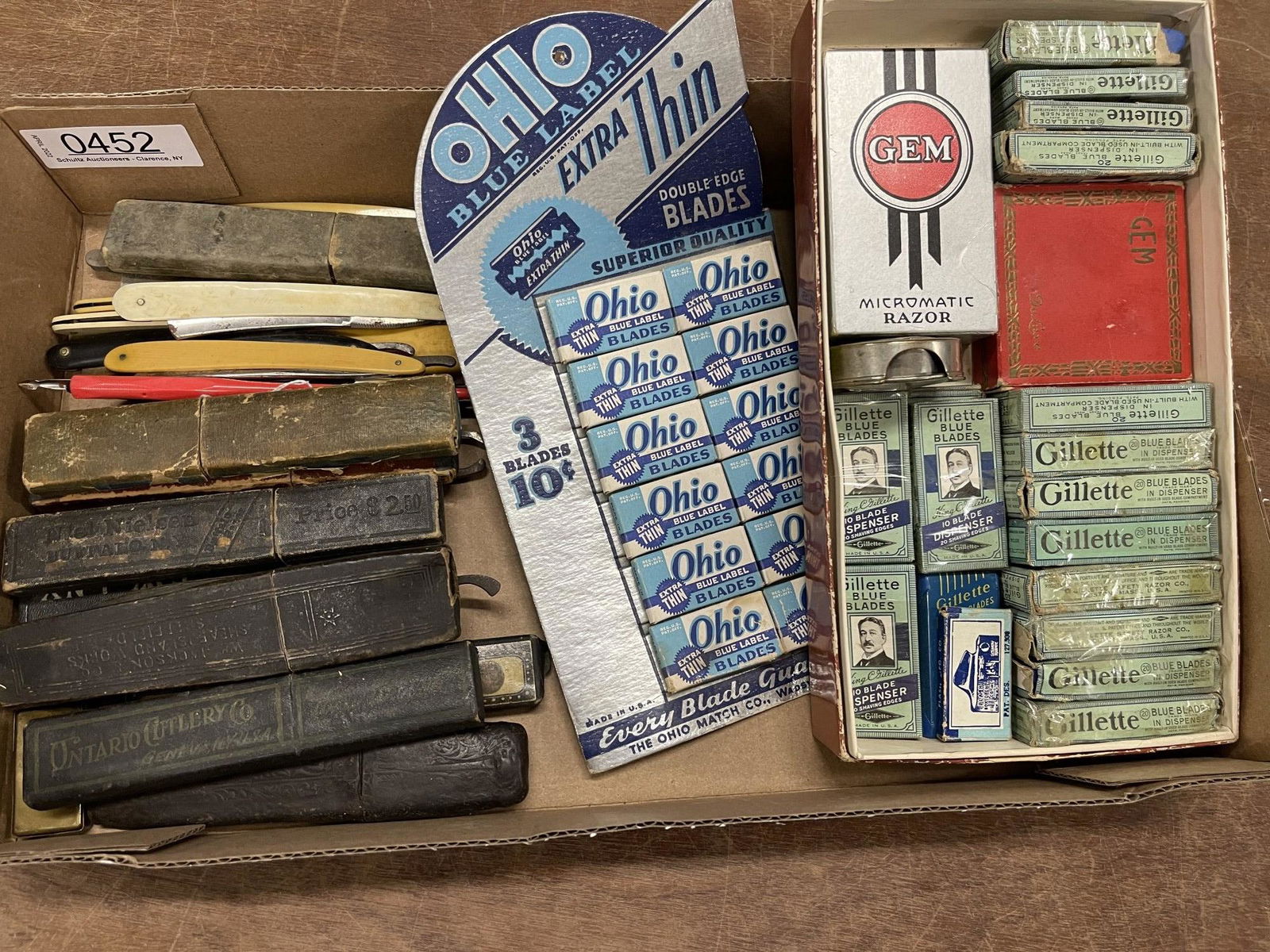 Shaving Lot incl Straight Razors, etc (1 of 6)