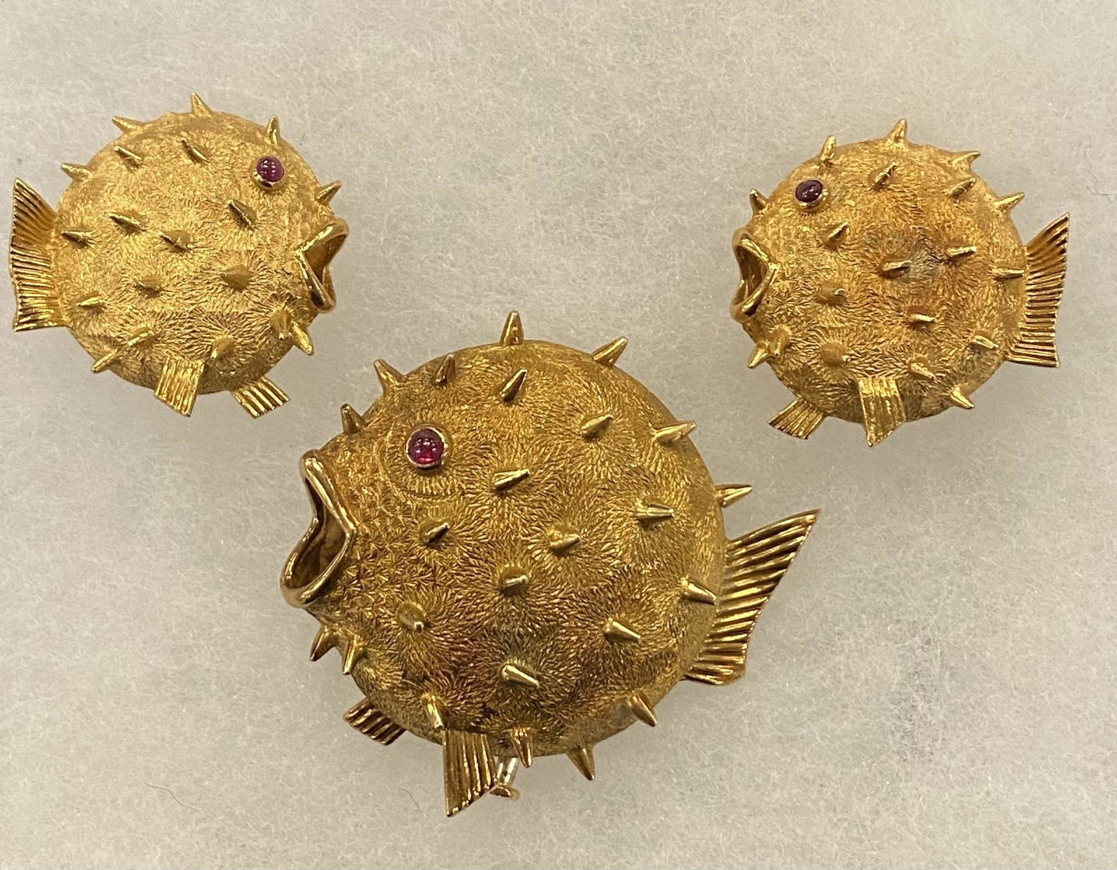 Olga Tritt Blow Fish Earrings & Pin 14k Gold (1 of 6)