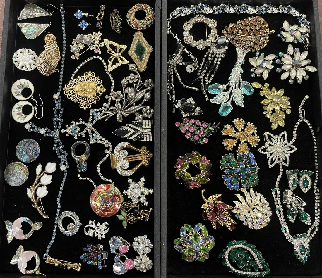 2 Trays Costume Jewelry incl Coro, Weiss, etc: 2 Trays Costume Jewelry incl Coro, Weiss, Monet, Trifari, etc -