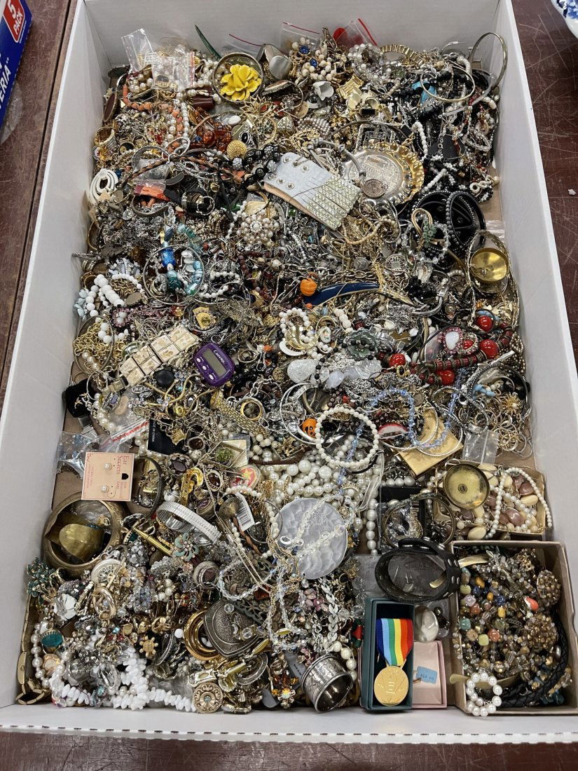 Large Lot Misc. Costume Jewelry (1 of 7)